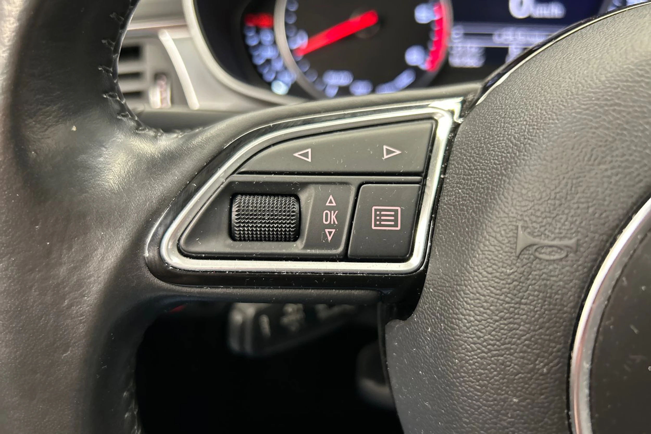 musta Audi A6 2018 kuva 17.
