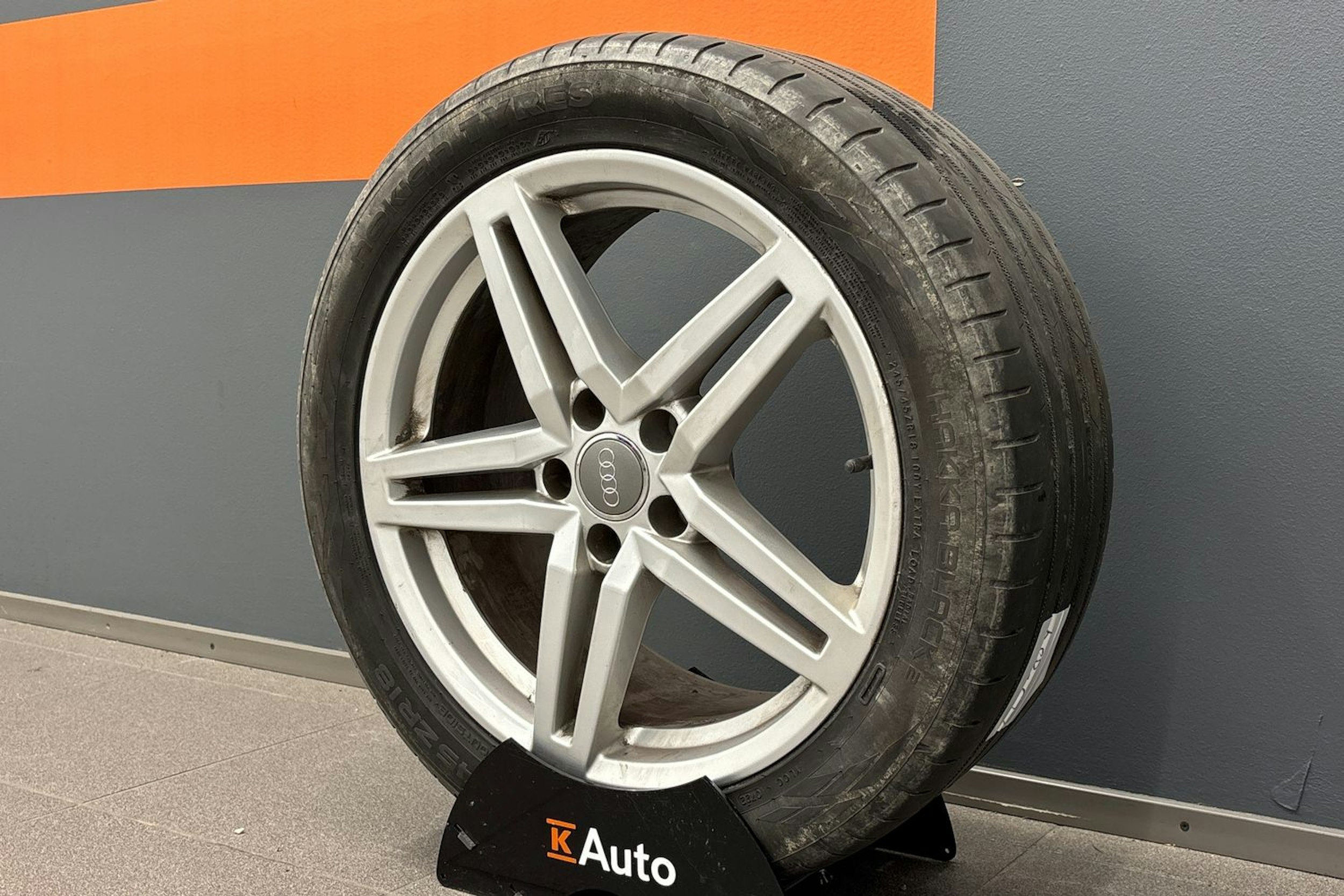 punainen Audi A6 2018 kuva 13.