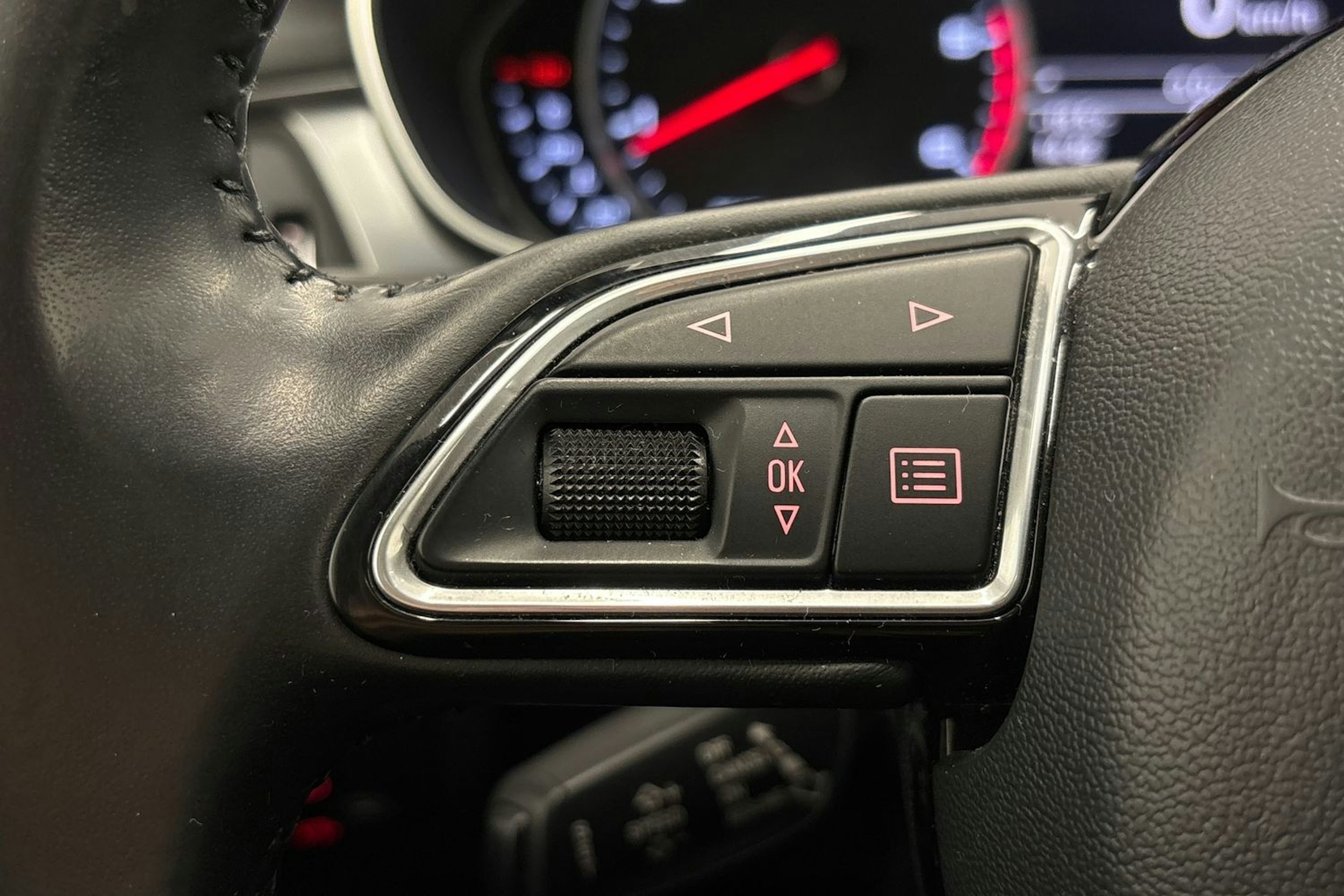 punainen Audi A6 2018 kuva 16.