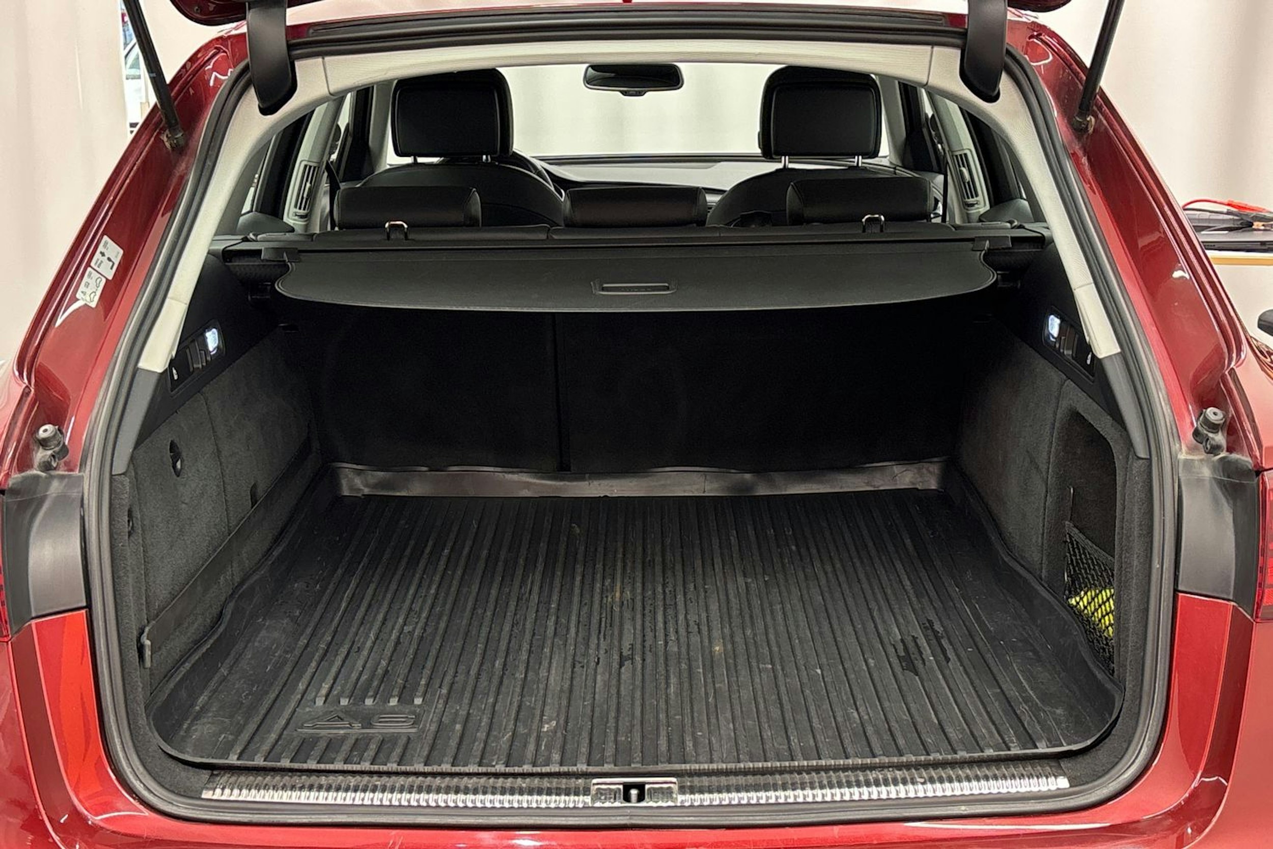 punainen Audi A6 2018 kuva 27.