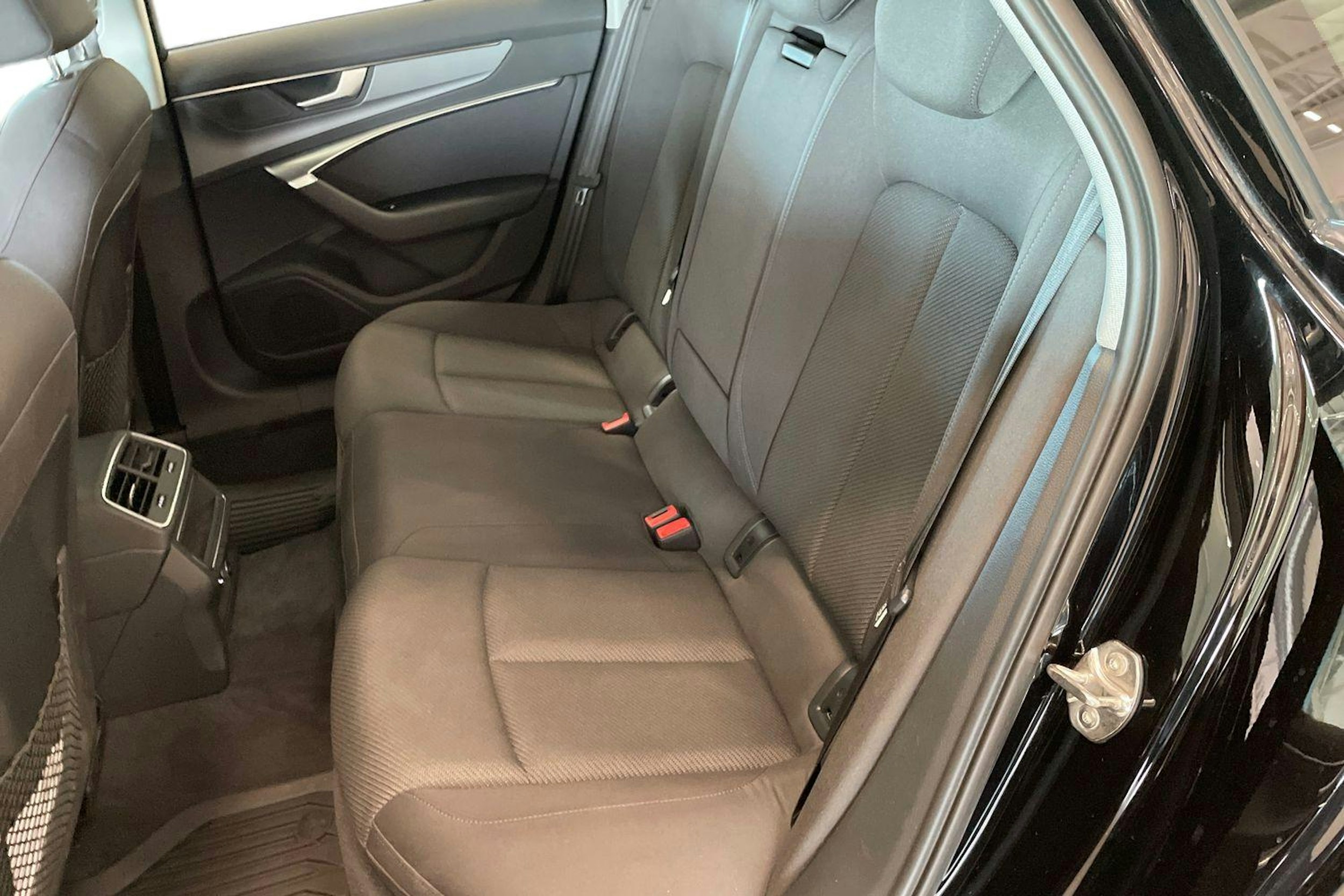 musta Audi A6 2019 kuva 10.
