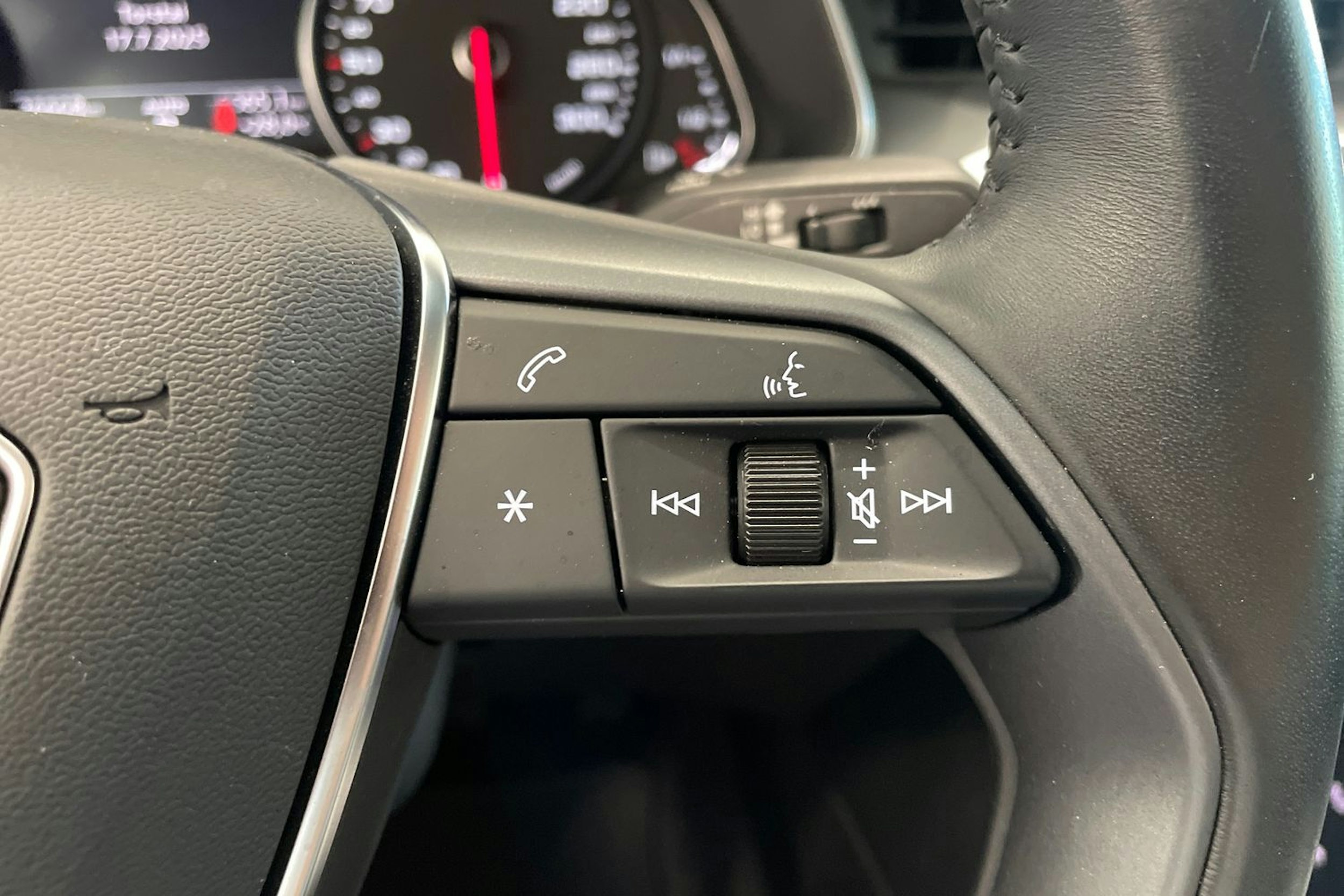 musta Audi A6 2019 kuva 16.