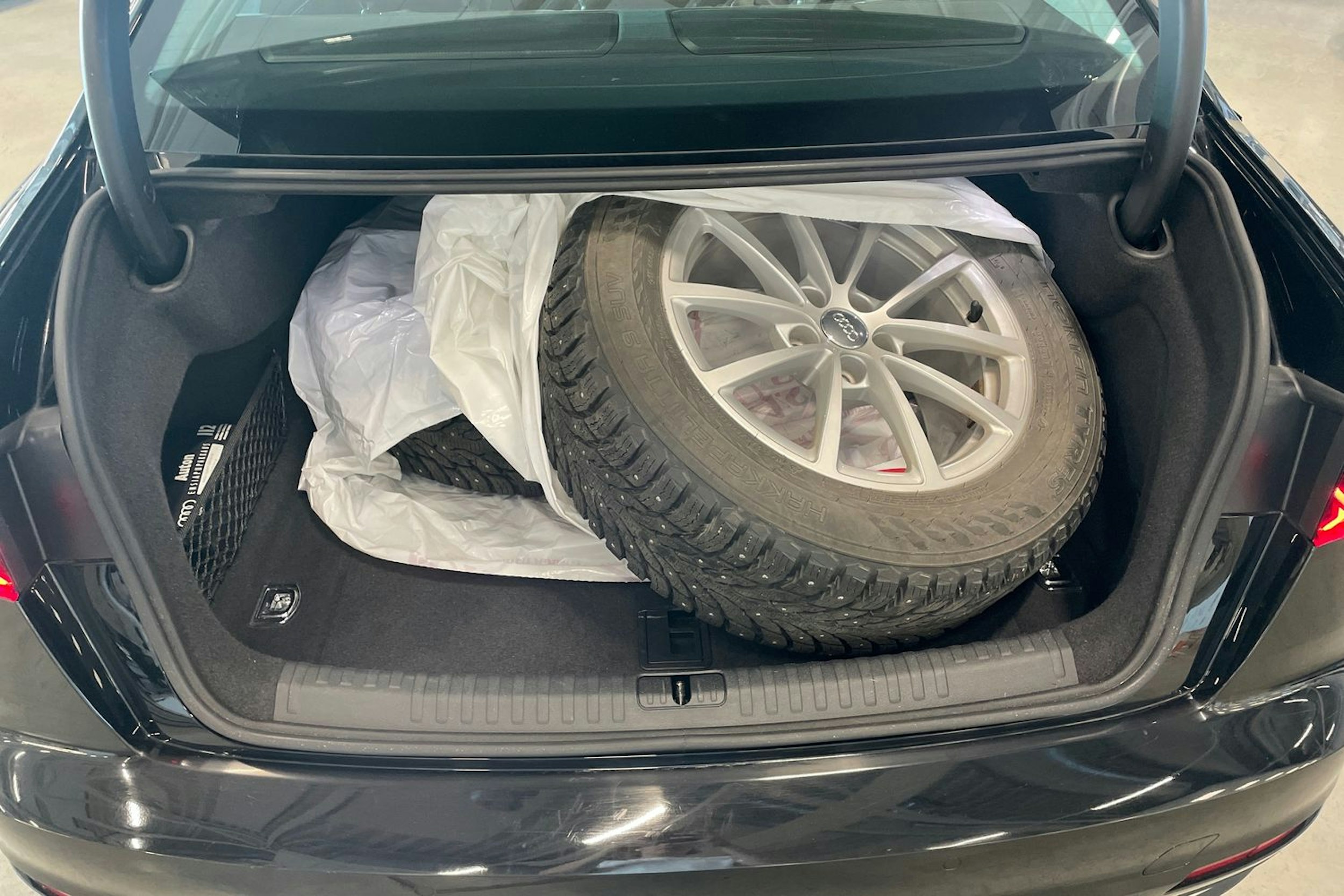 musta Audi A6 2019 kuva 25.