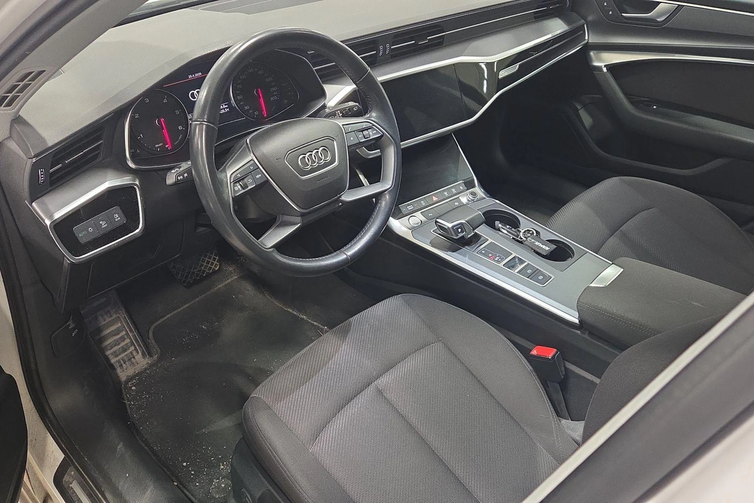 valkoinen Audi A6 2019 kuva 3.