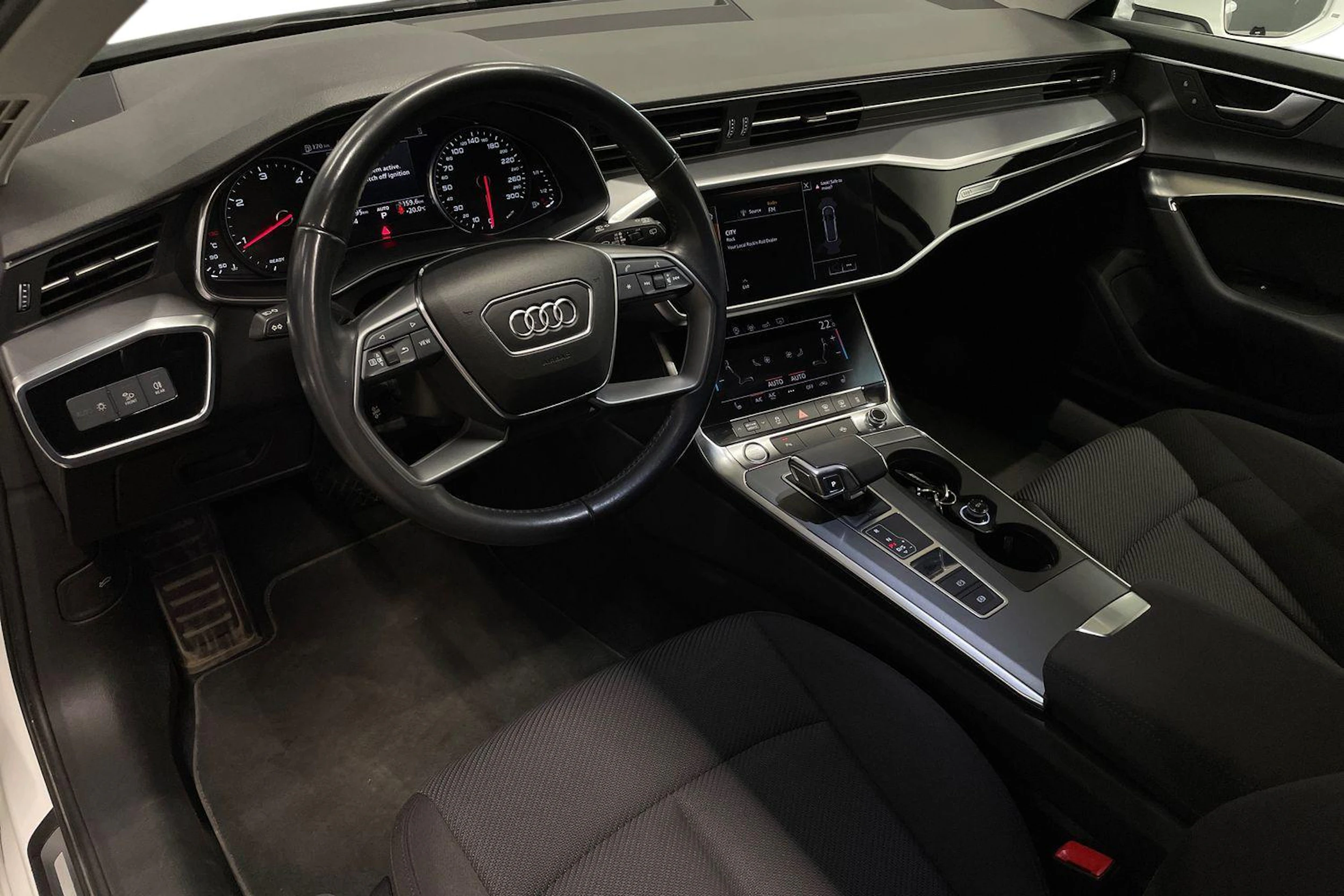 valkoinen Audi A6 2019 kuva 8.