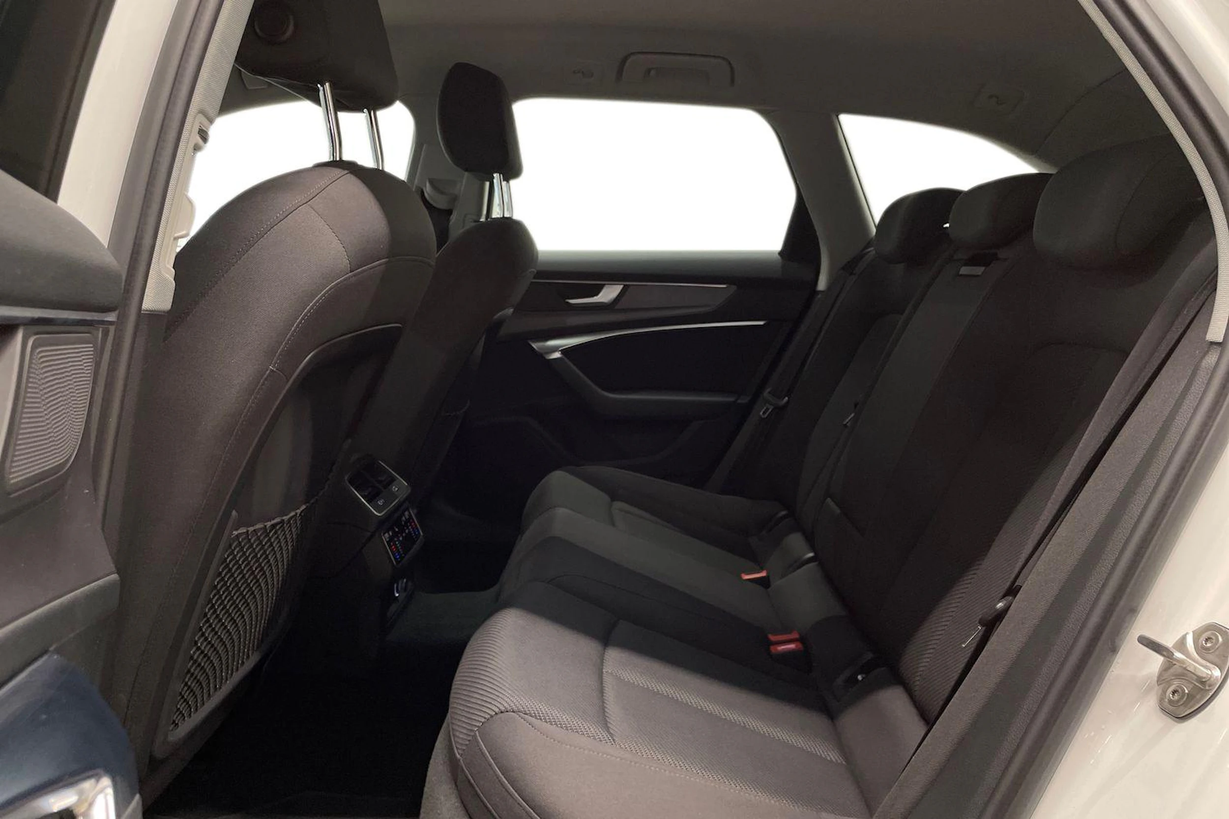 valkoinen Audi A6 2019 kuva 11.