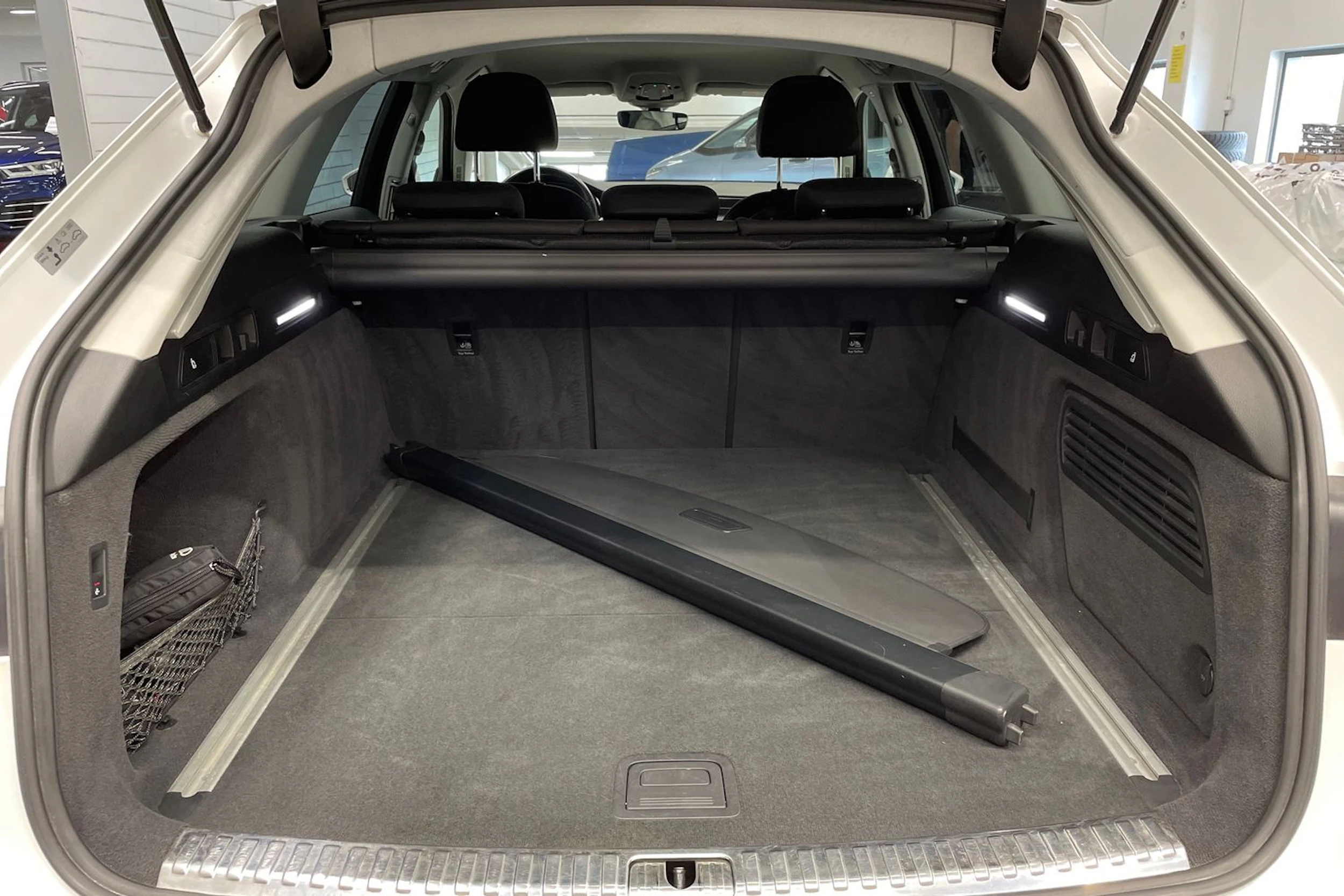 valkoinen Audi A6 2019 kuva 15.