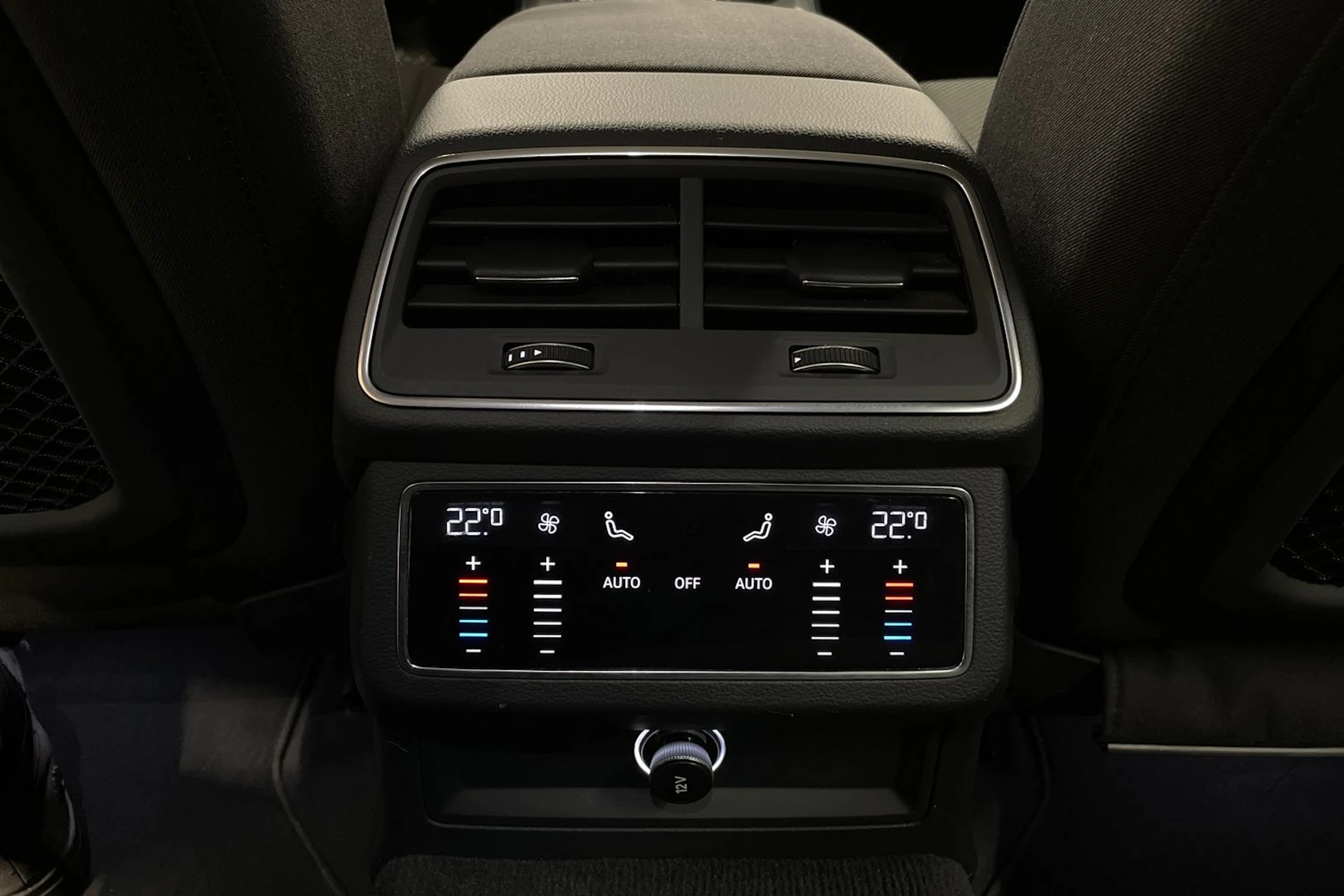 valkoinen Audi A6 2019 kuva 18.