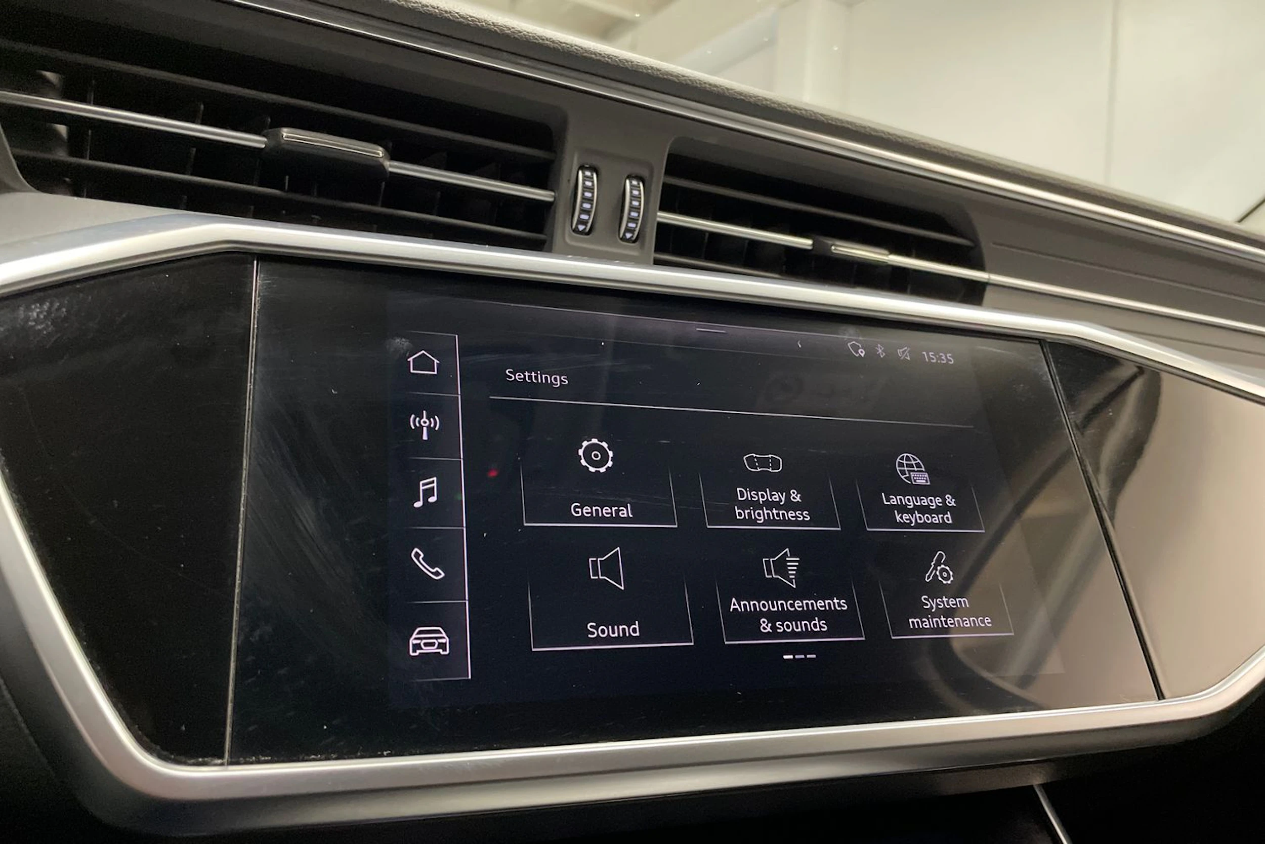 valkoinen Audi A6 2019 kuva 22.