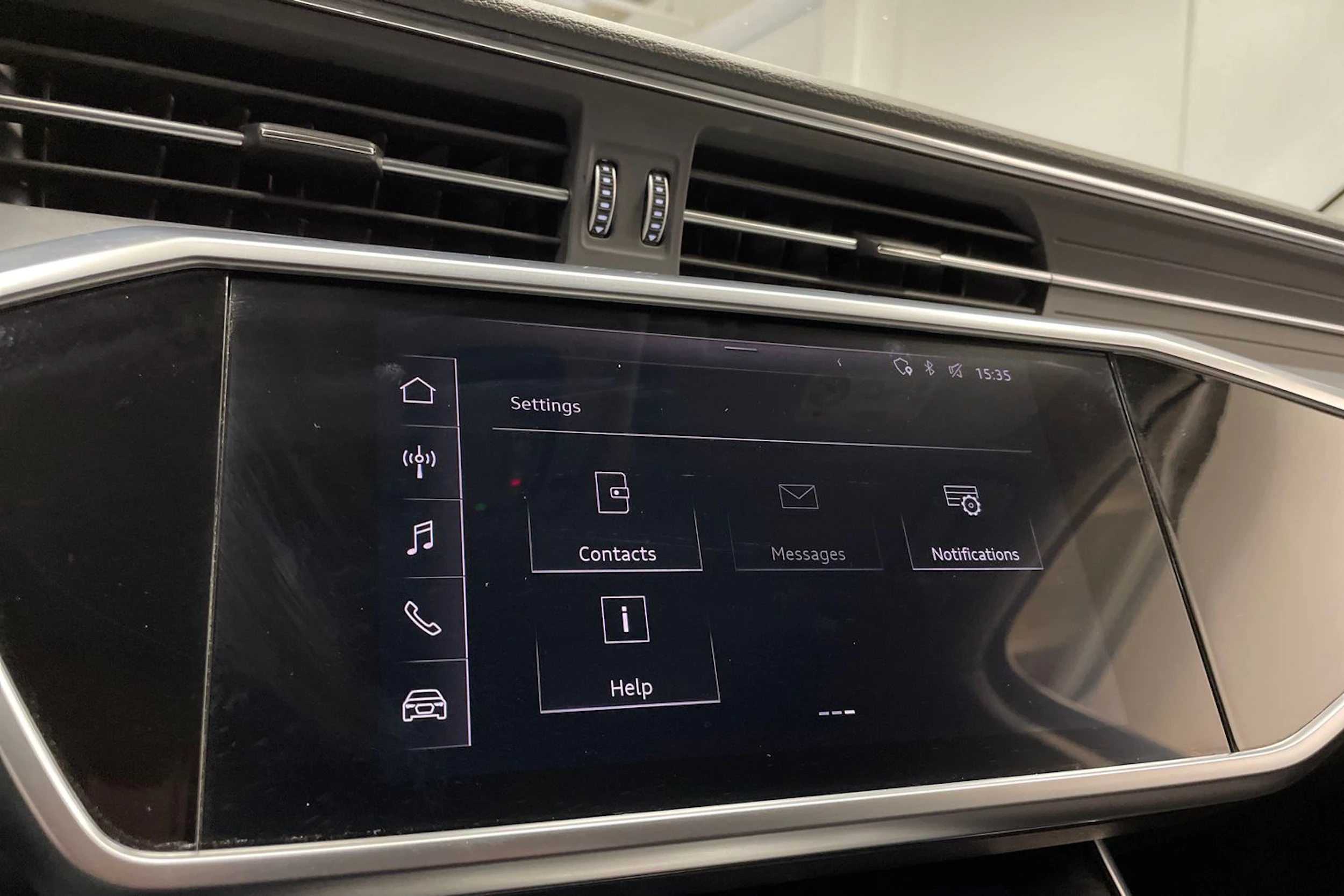 valkoinen Audi A6 2019 kuva 24.