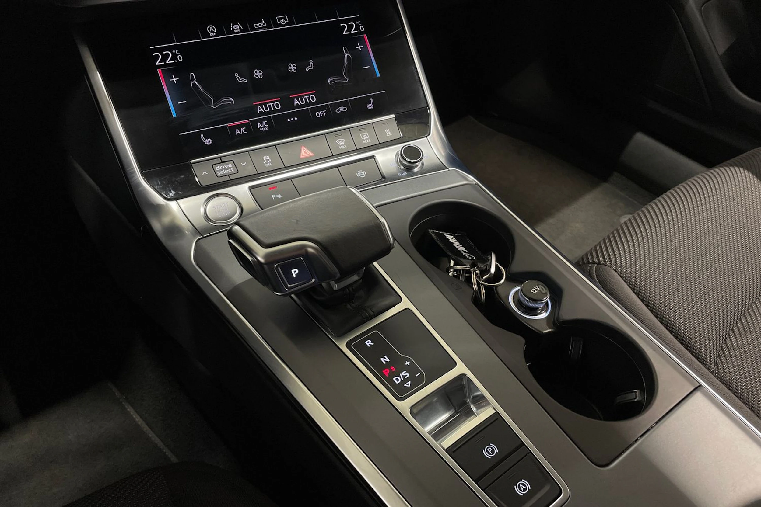 valkoinen Audi A6 2019 kuva 25.