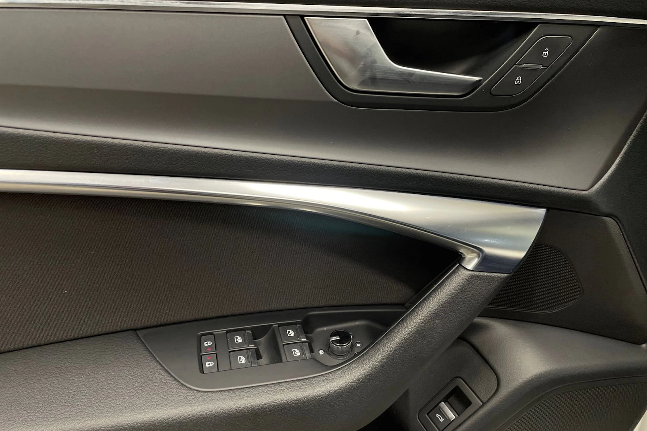 valkoinen Audi A6 2019 kuva 29.