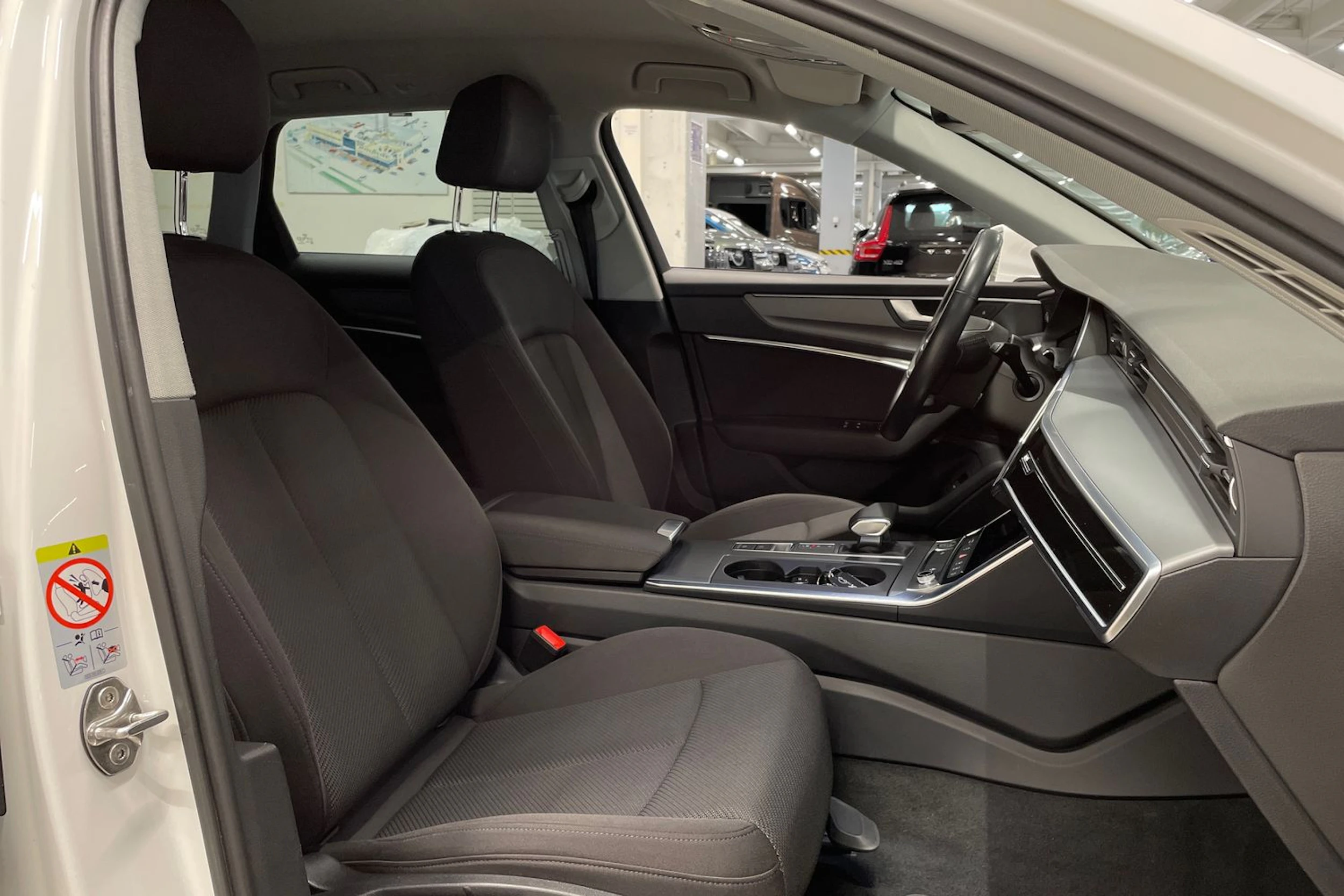 valkoinen Audi A6 2019 kuva 31.