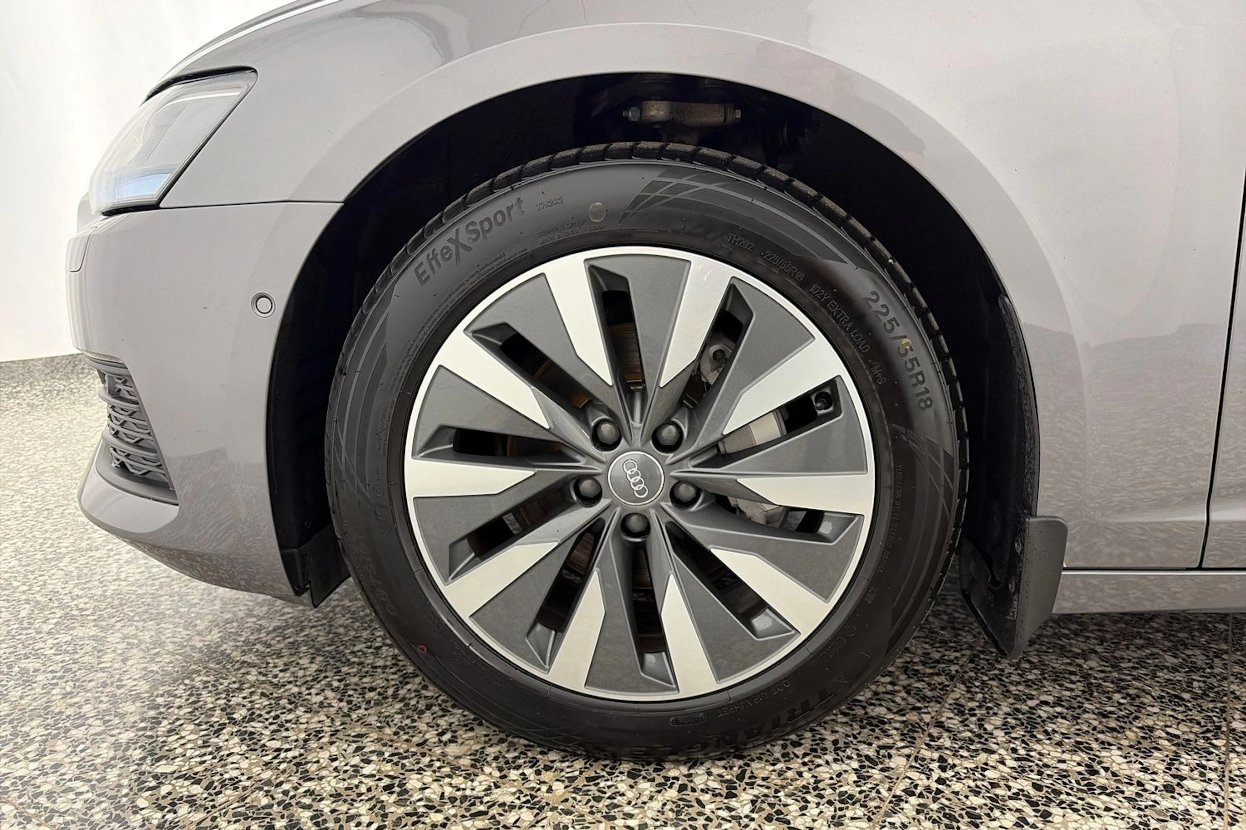 Harmaa Audi A6 2019 kuva 10.
