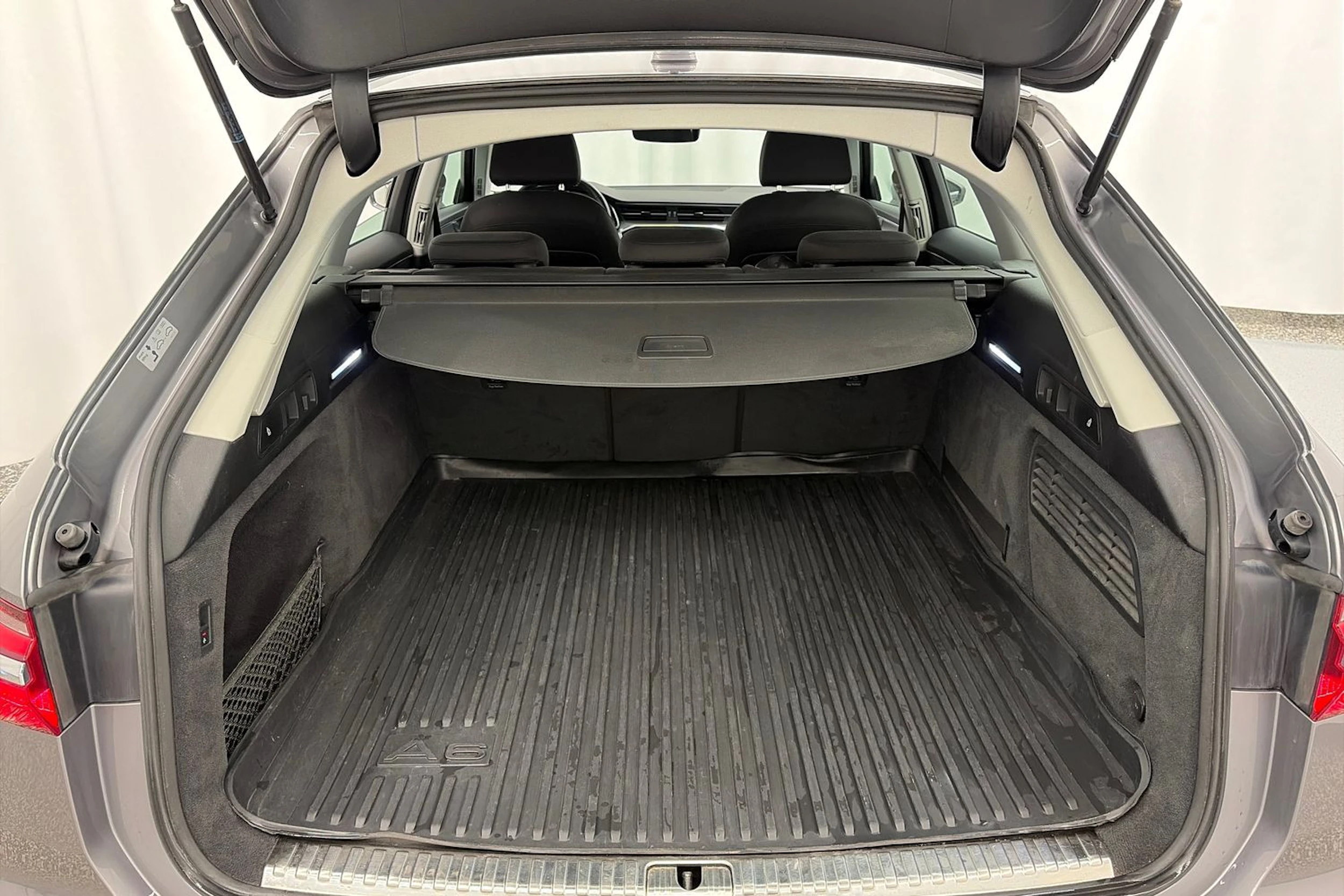 Harmaa Audi A6 2019 kuva 12.