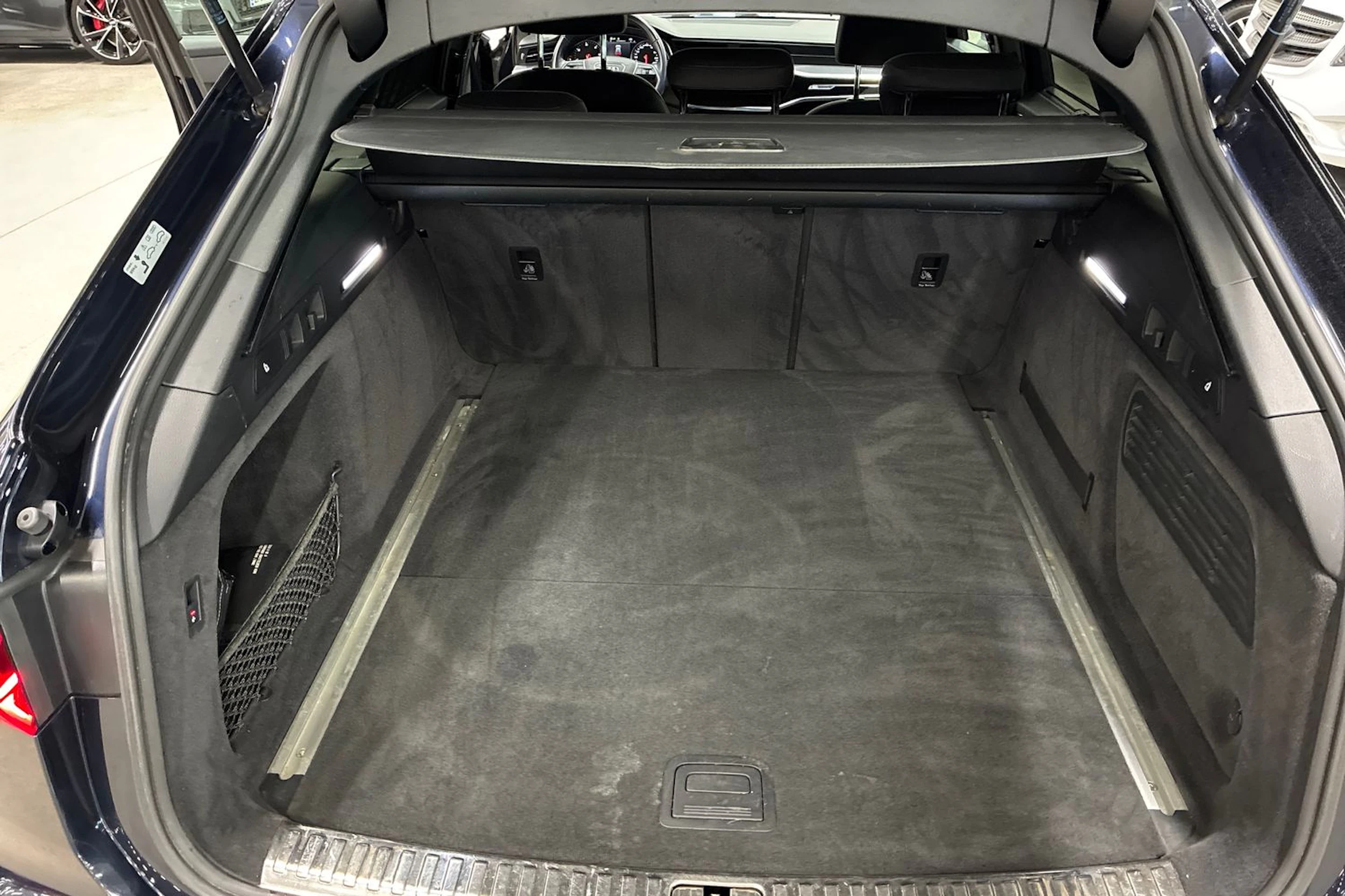 met. sininen Audi A6 2019 kuva 26.