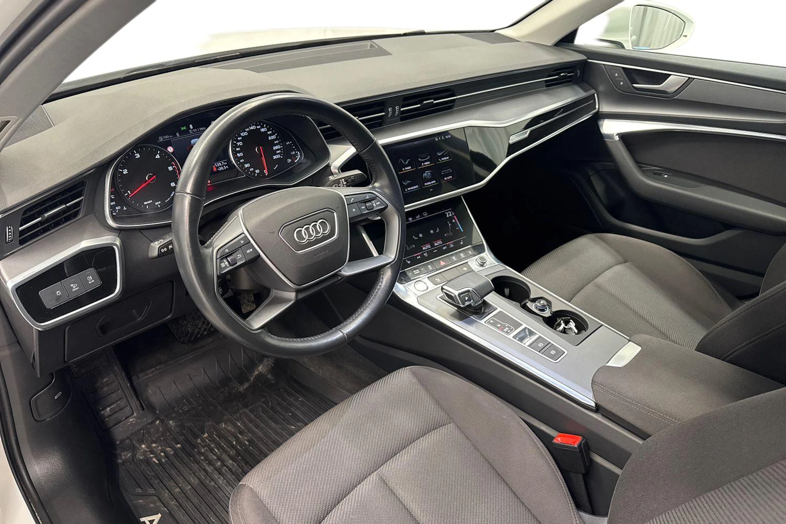 valkoinen Audi A6 2019 kuva 6.
