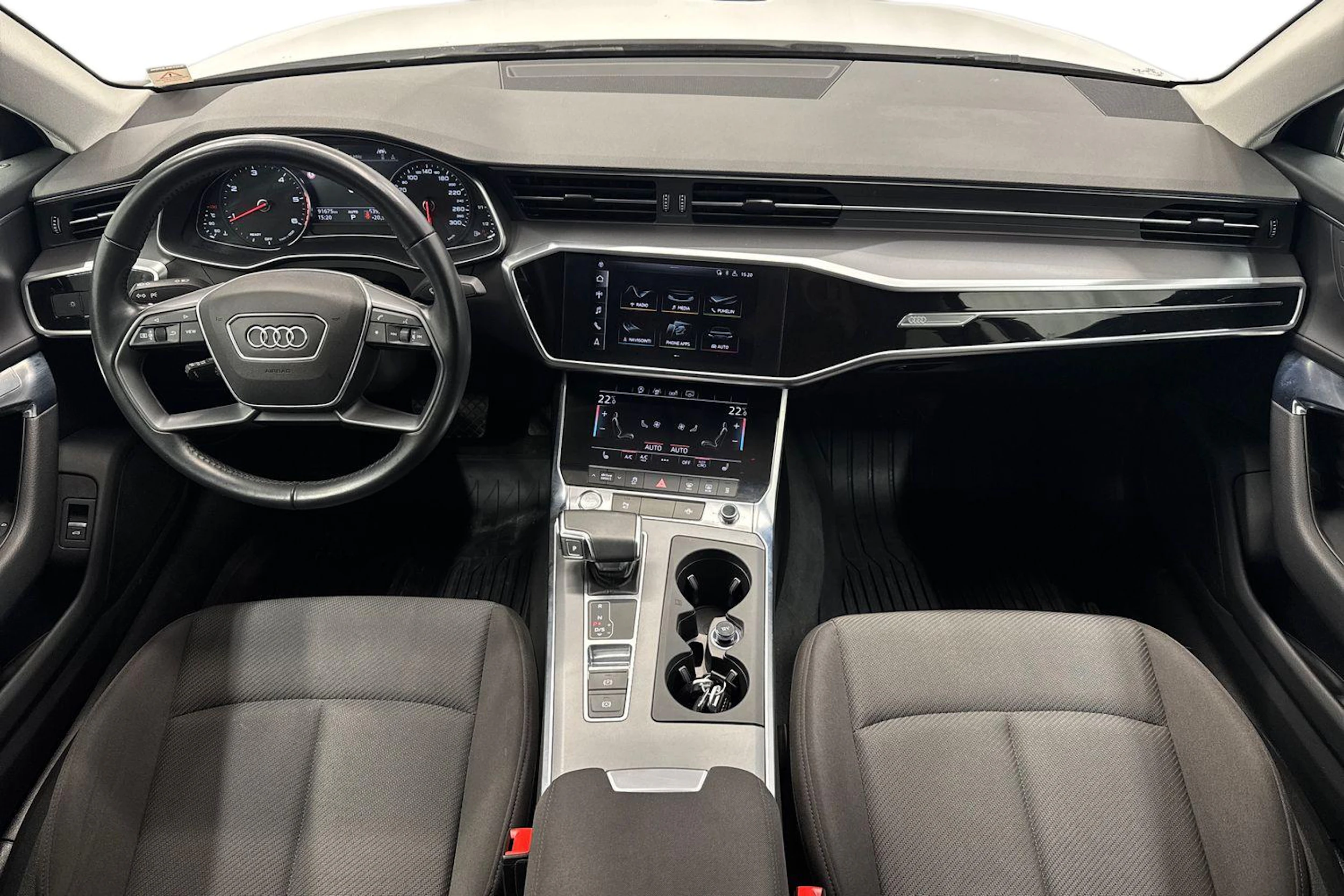 valkoinen Audi A6 2019 kuva 7.