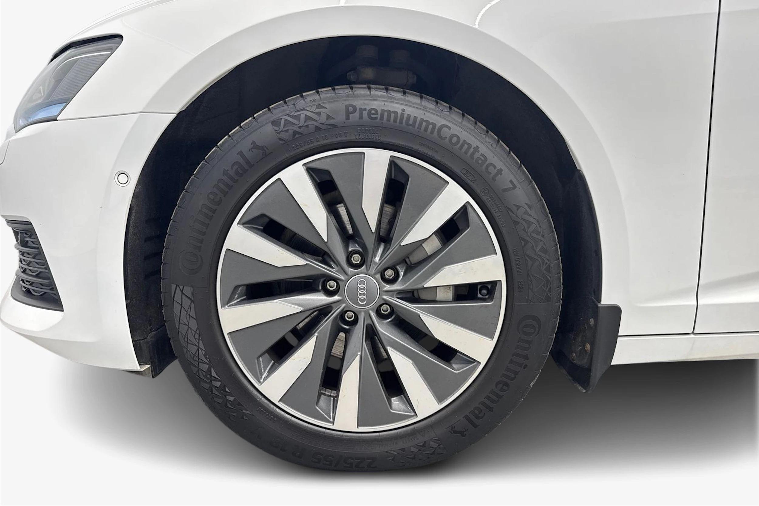 valkoinen Audi A6 2019 kuva 9.