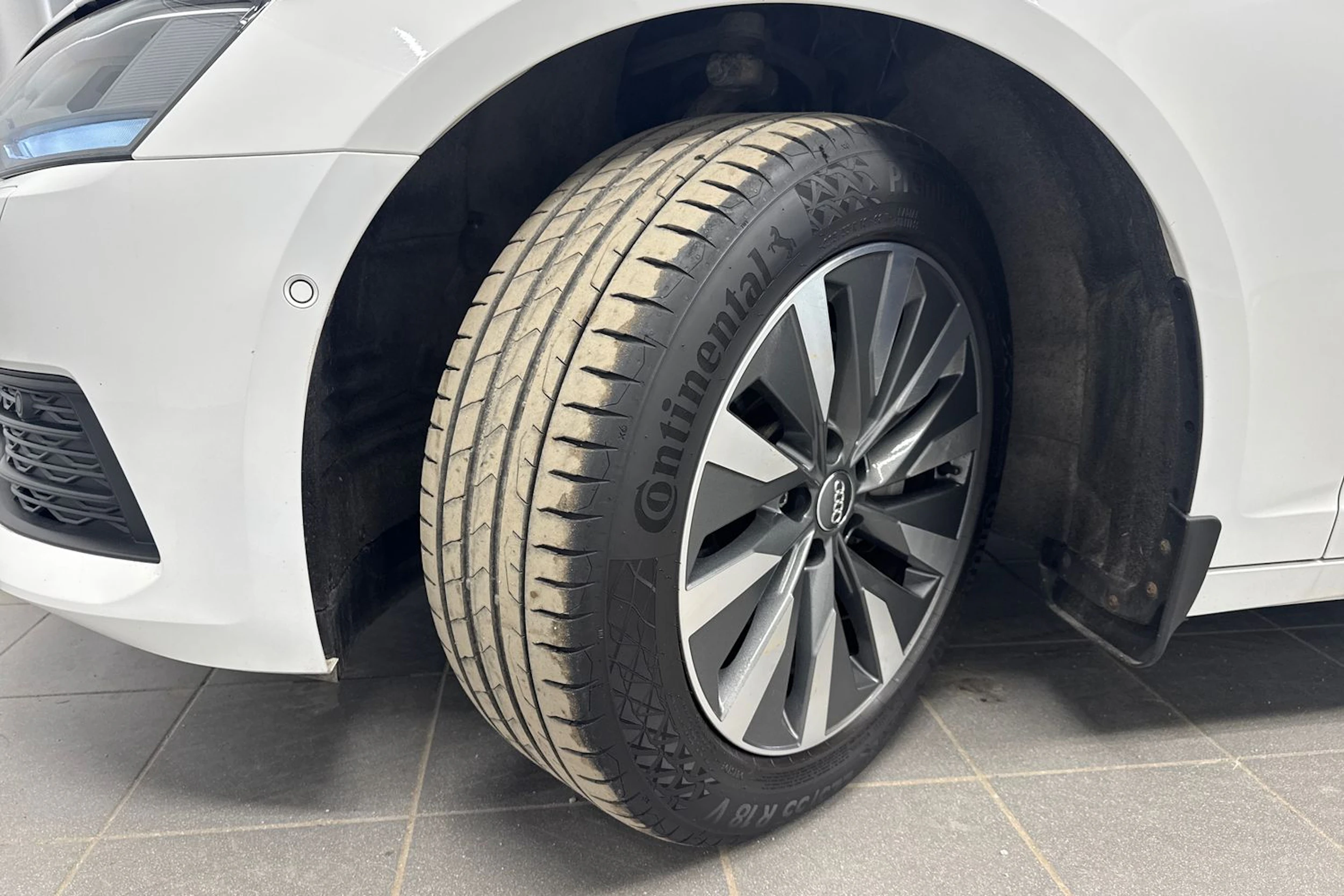 valkoinen Audi A6 2019 kuva 10.