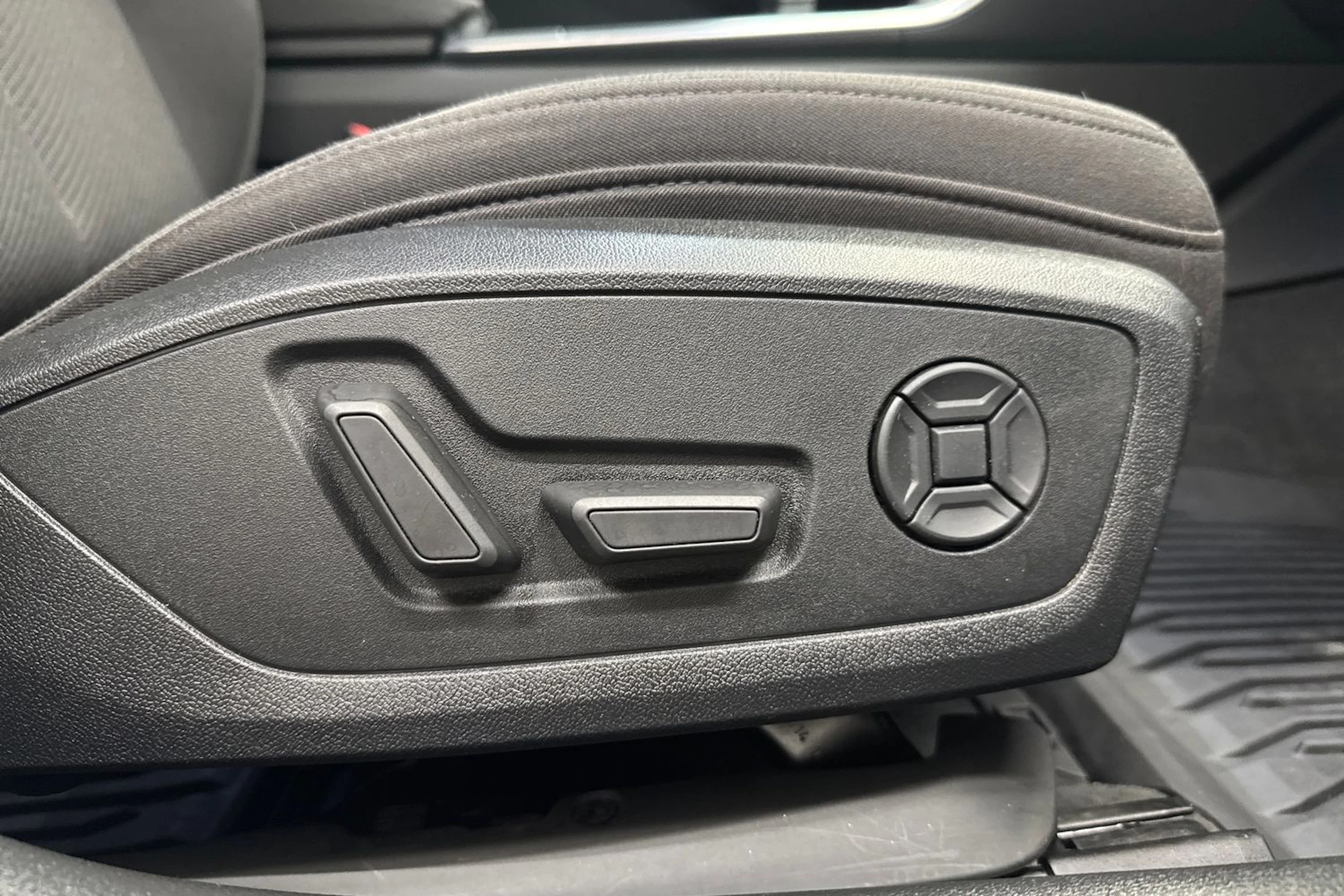 valkoinen Audi A6 2019 kuva 12.