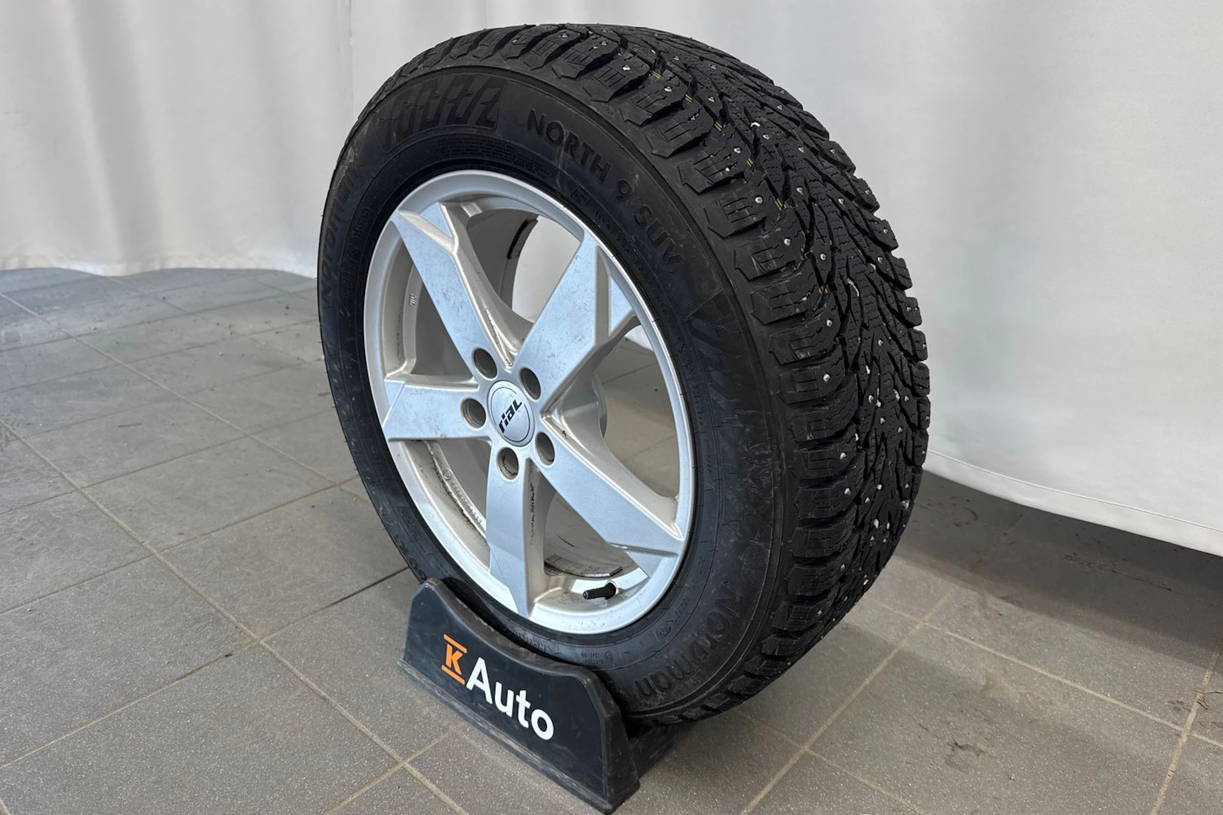 valkoinen Audi A6 2019 kuva 17.