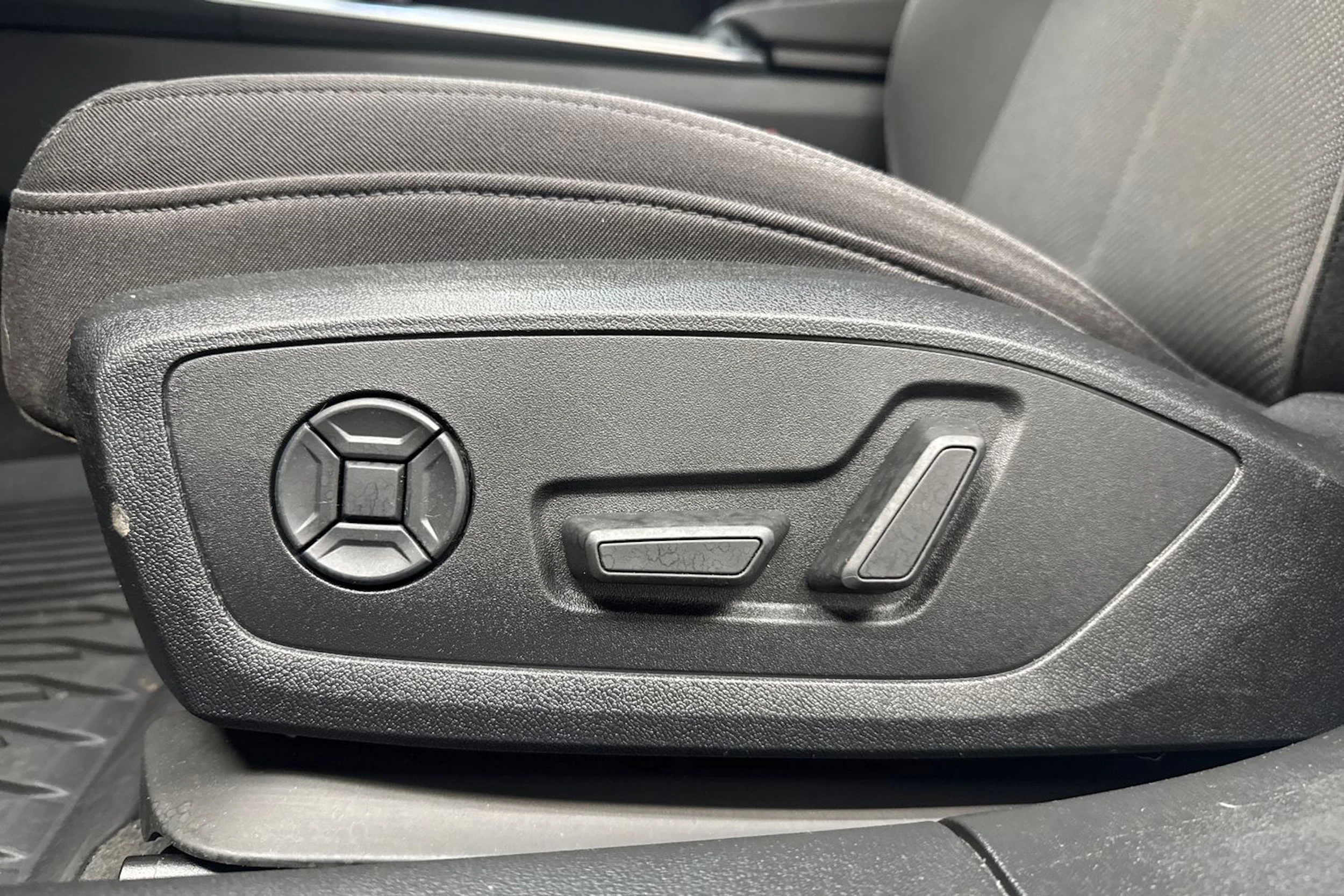 valkoinen Audi A6 2019 kuva 19.