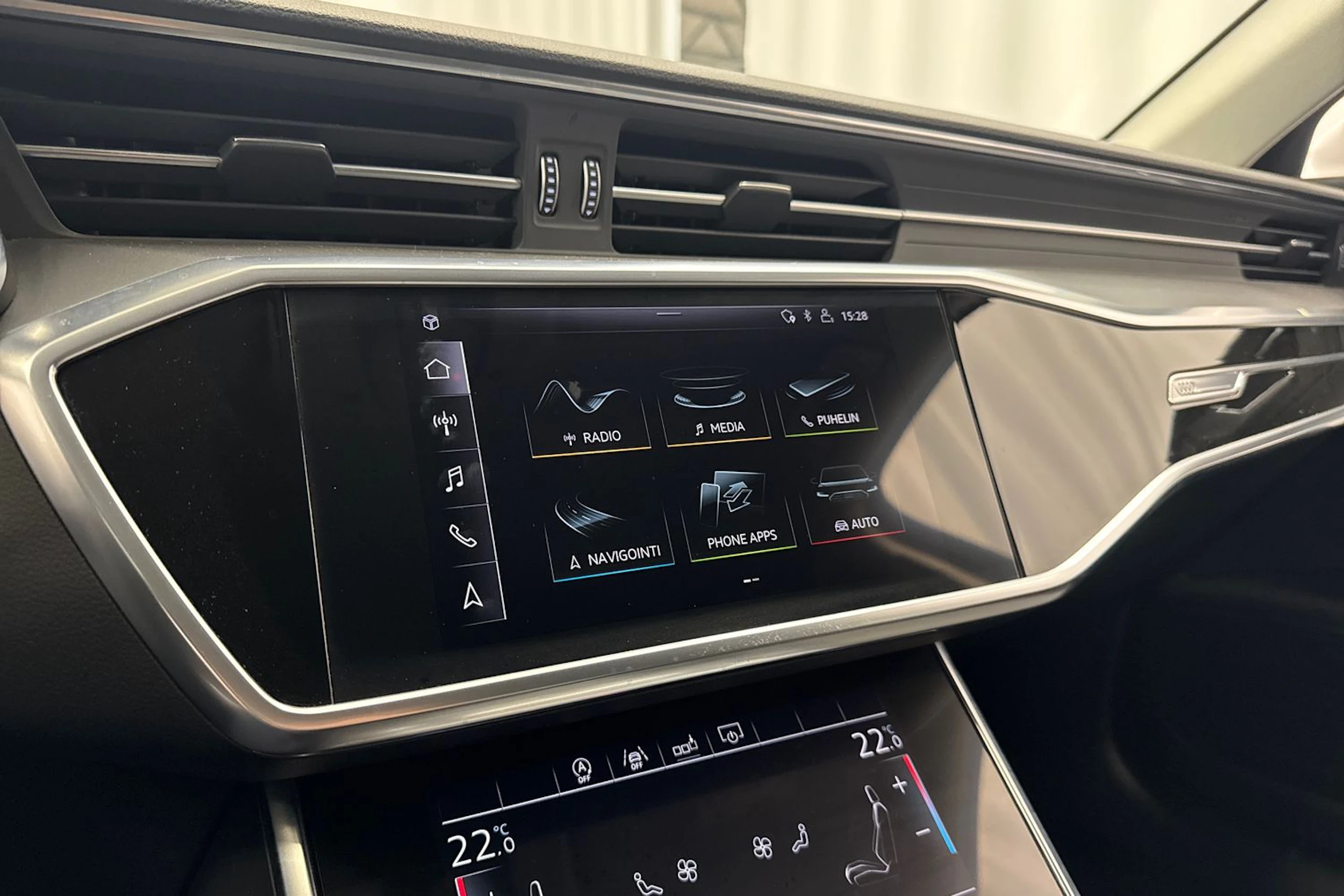 valkoinen Audi A6 2019 kuva 23.