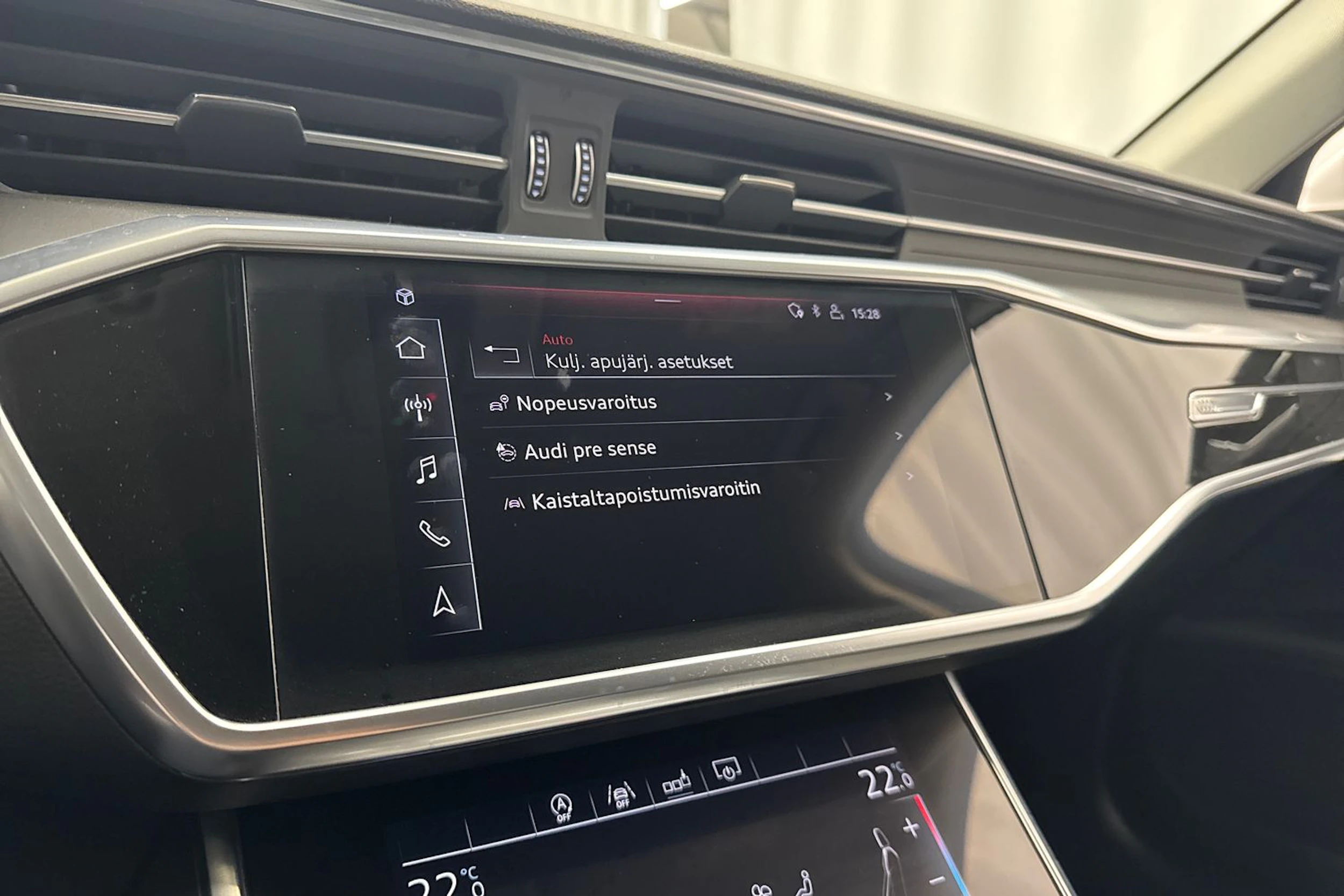 valkoinen Audi A6 2019 kuva 24.