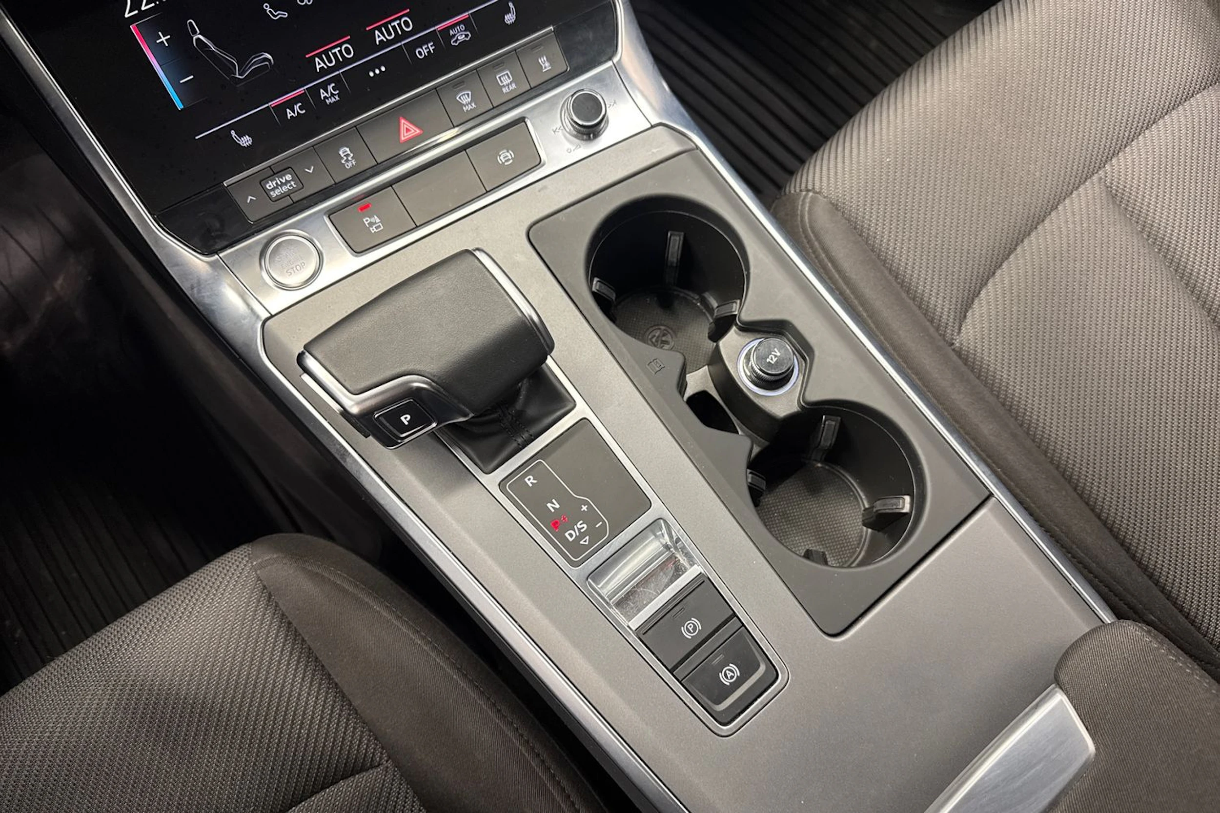 valkoinen Audi A6 2019 kuva 29.