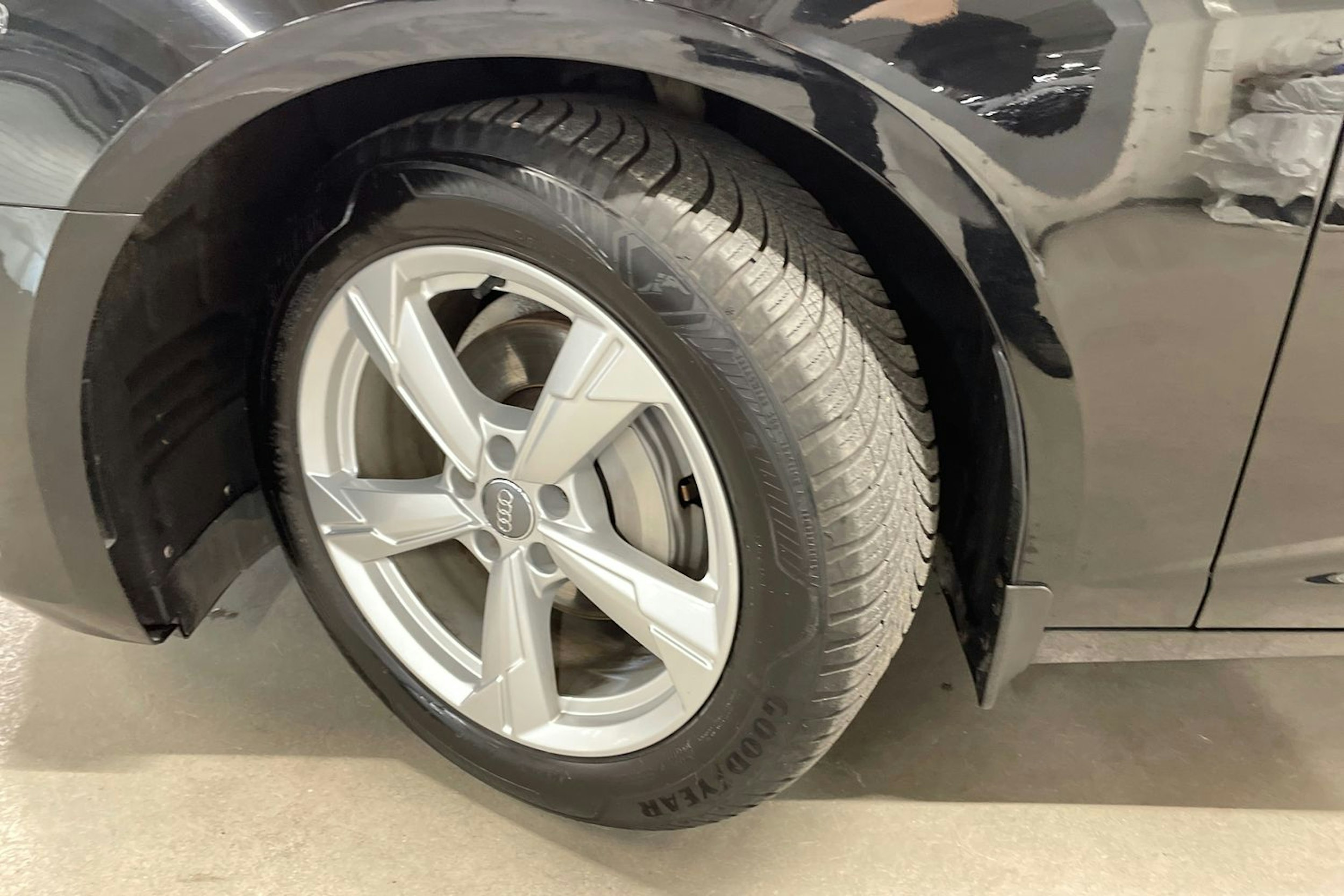 Musta Audi A6 2019 kuva 13.