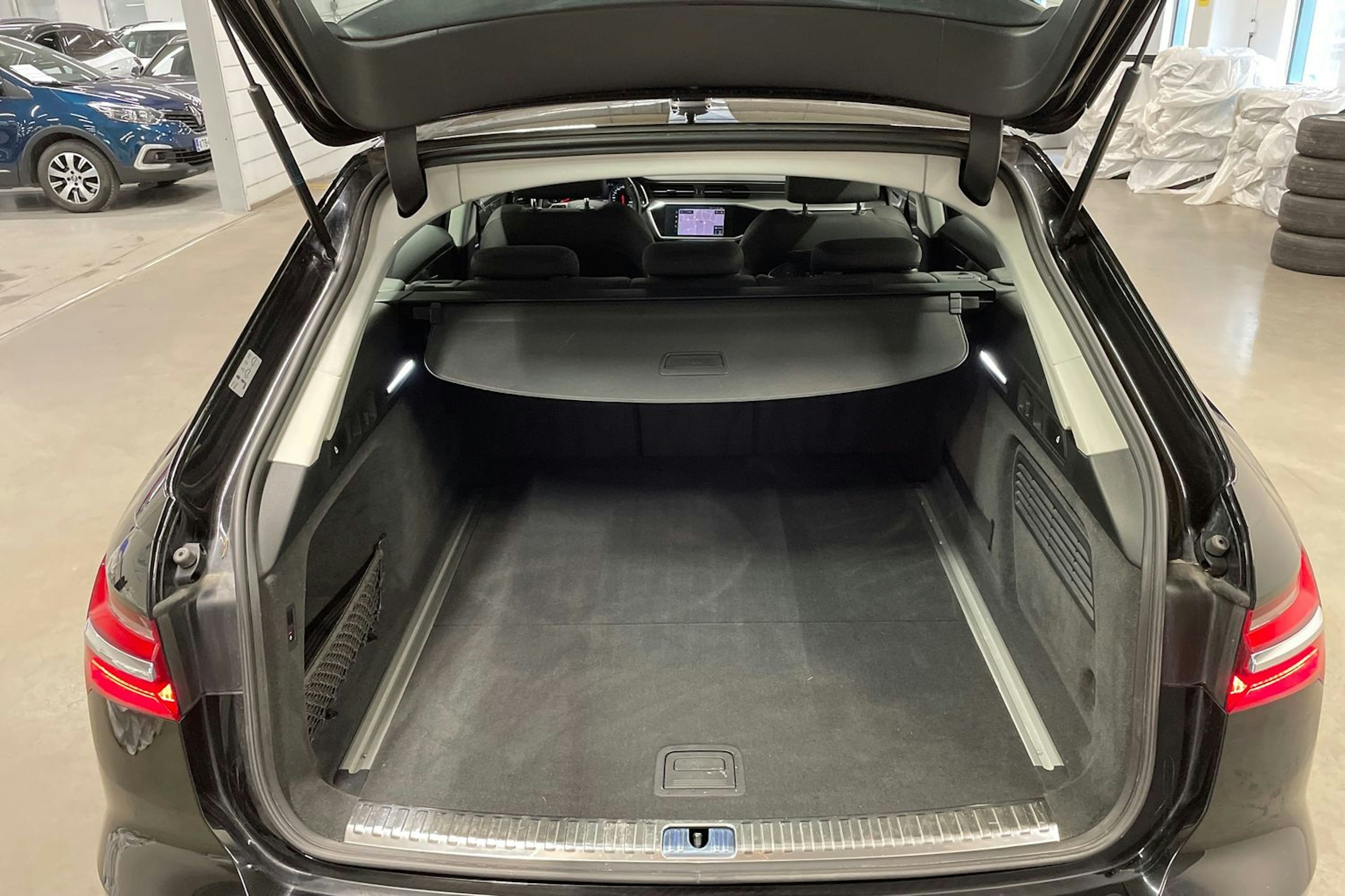 Musta Audi A6 2019 kuva 14.