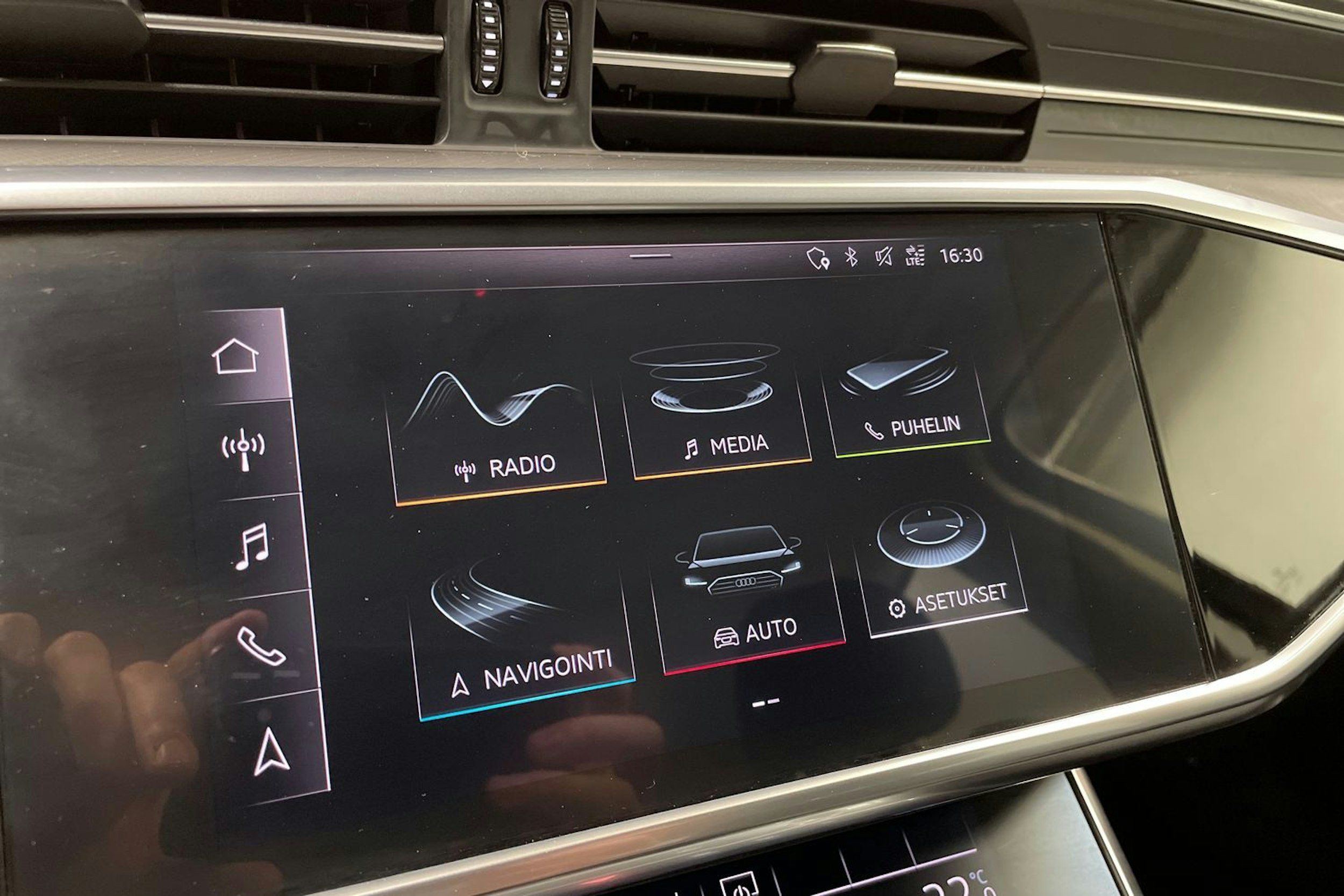 Musta Audi A6 2019 kuva 16.
