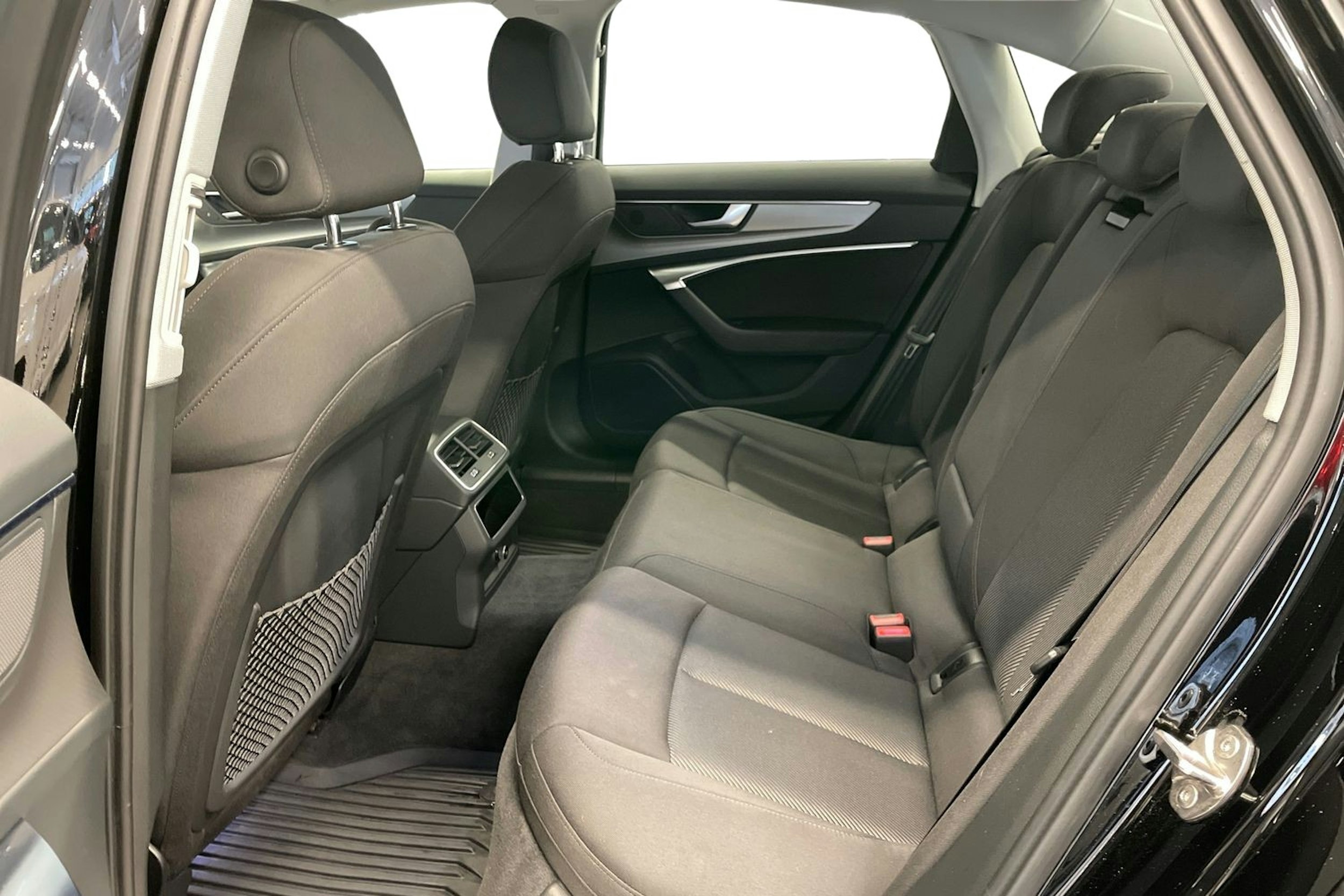 Musta Audi A6 2019 kuva 10.