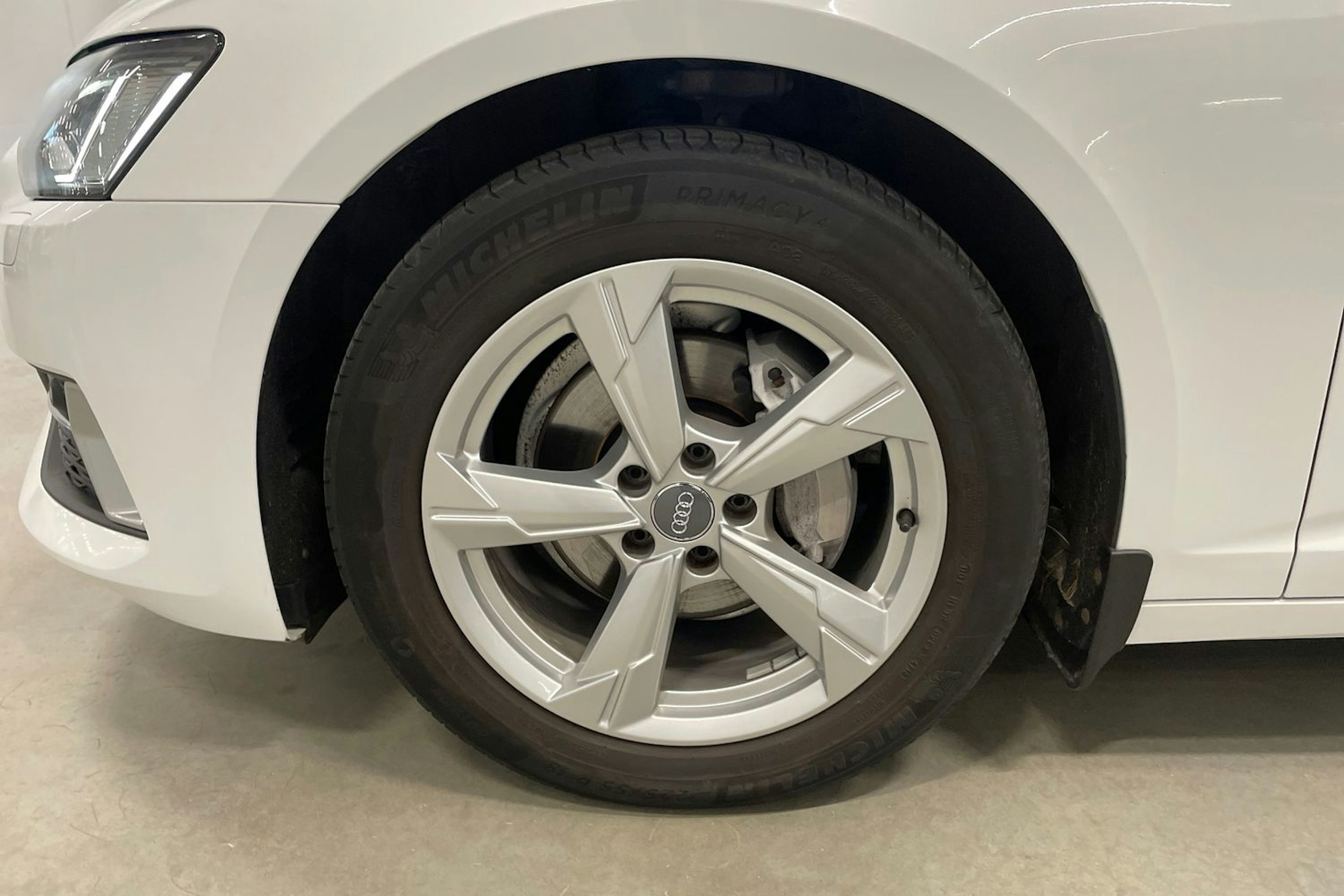 valkoinen Audi A6 2019 kuva 11.