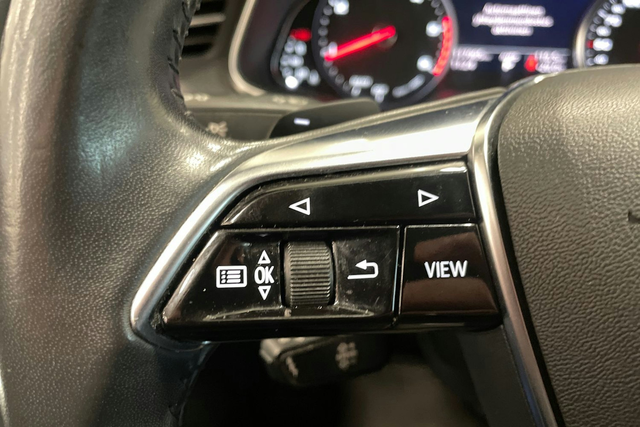 valkoinen Audi A6 2019 kuva 16.