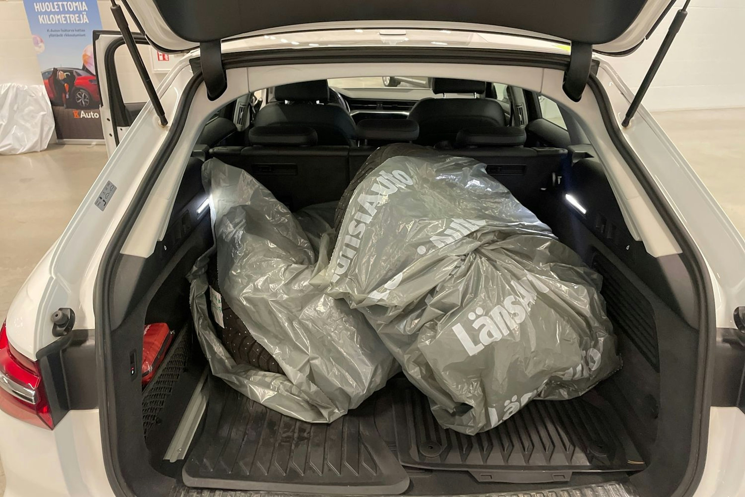valkoinen Audi A6 2019 kuva 38.