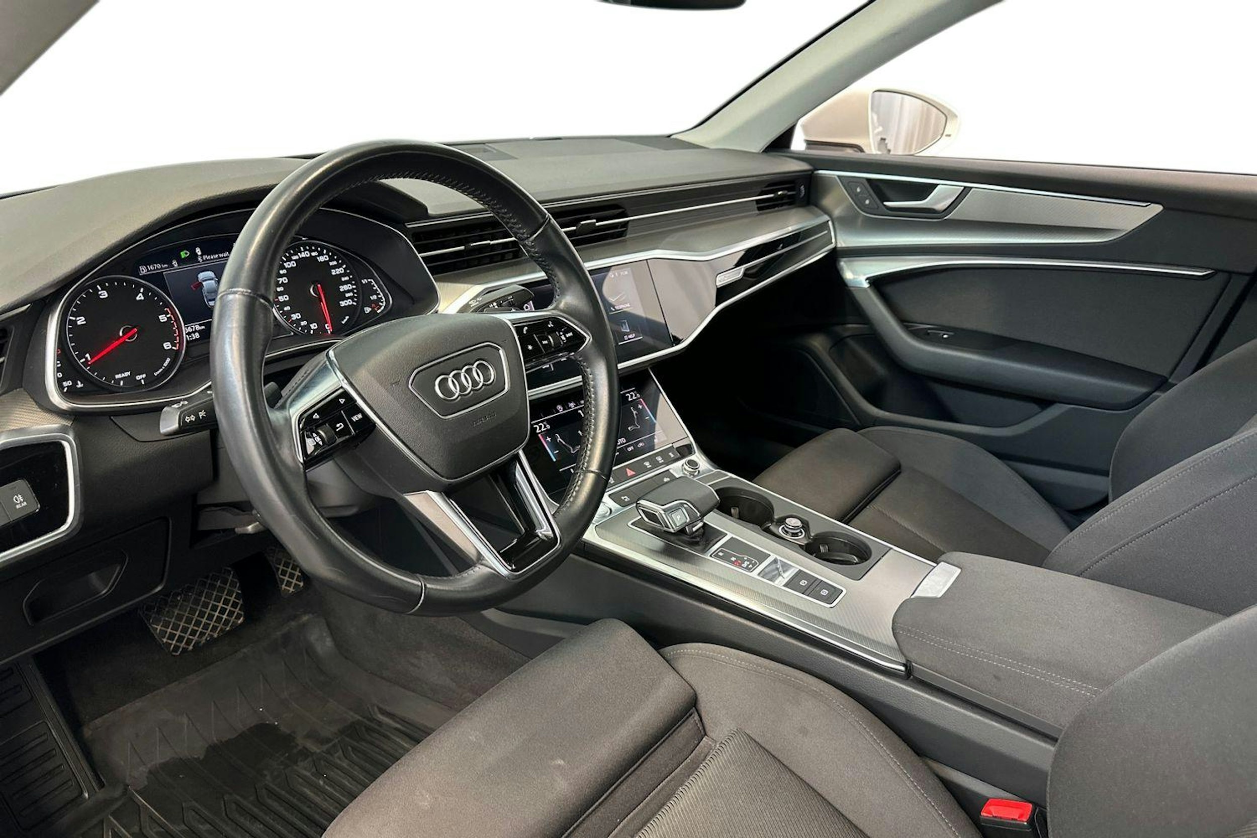 valkoinen Audi A6 2019 kuva 7.
