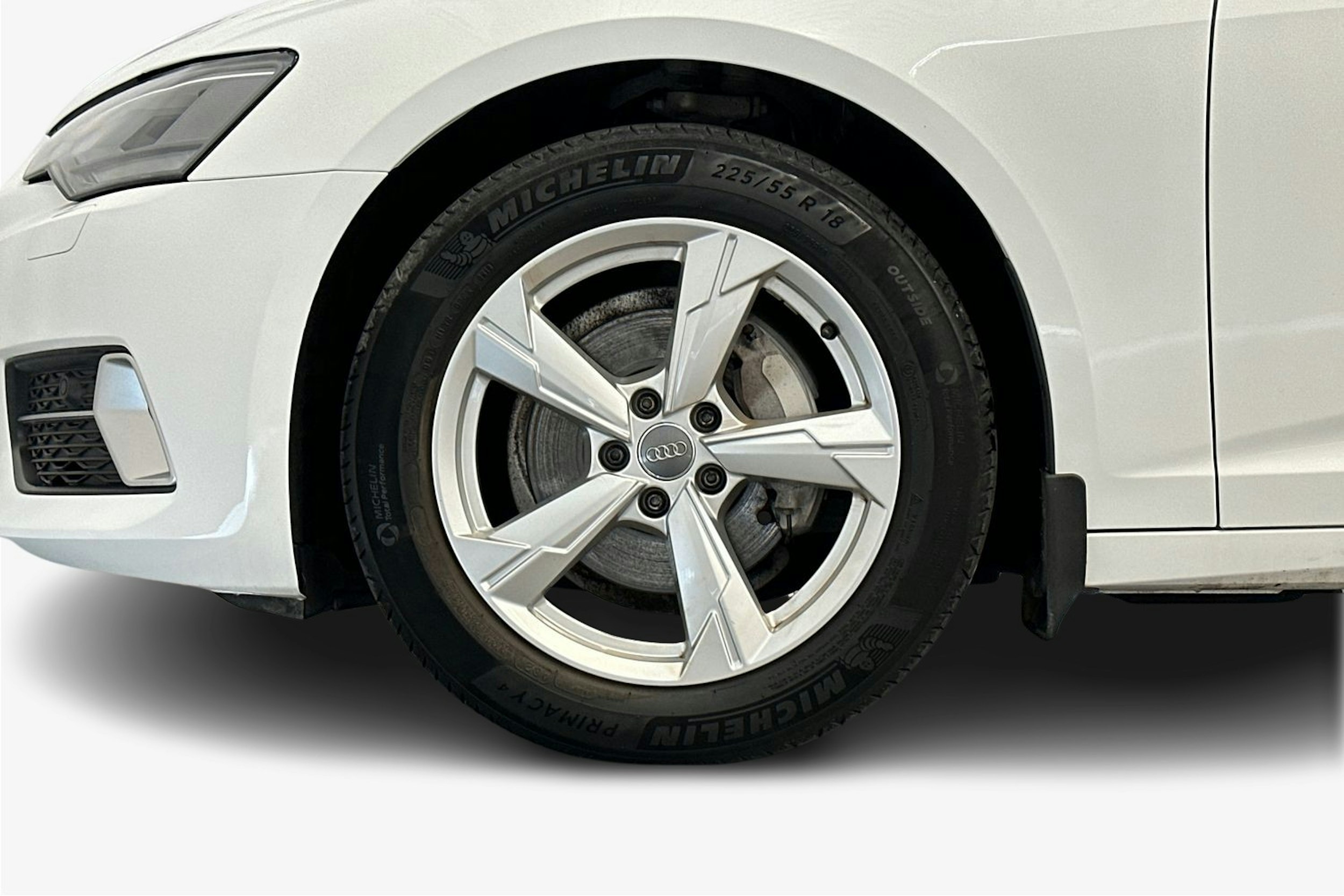 valkoinen Audi A6 2019 kuva 11.