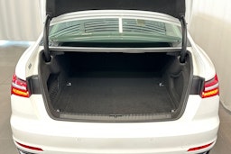 valkoinen Audi A6 2019 kuva 14.