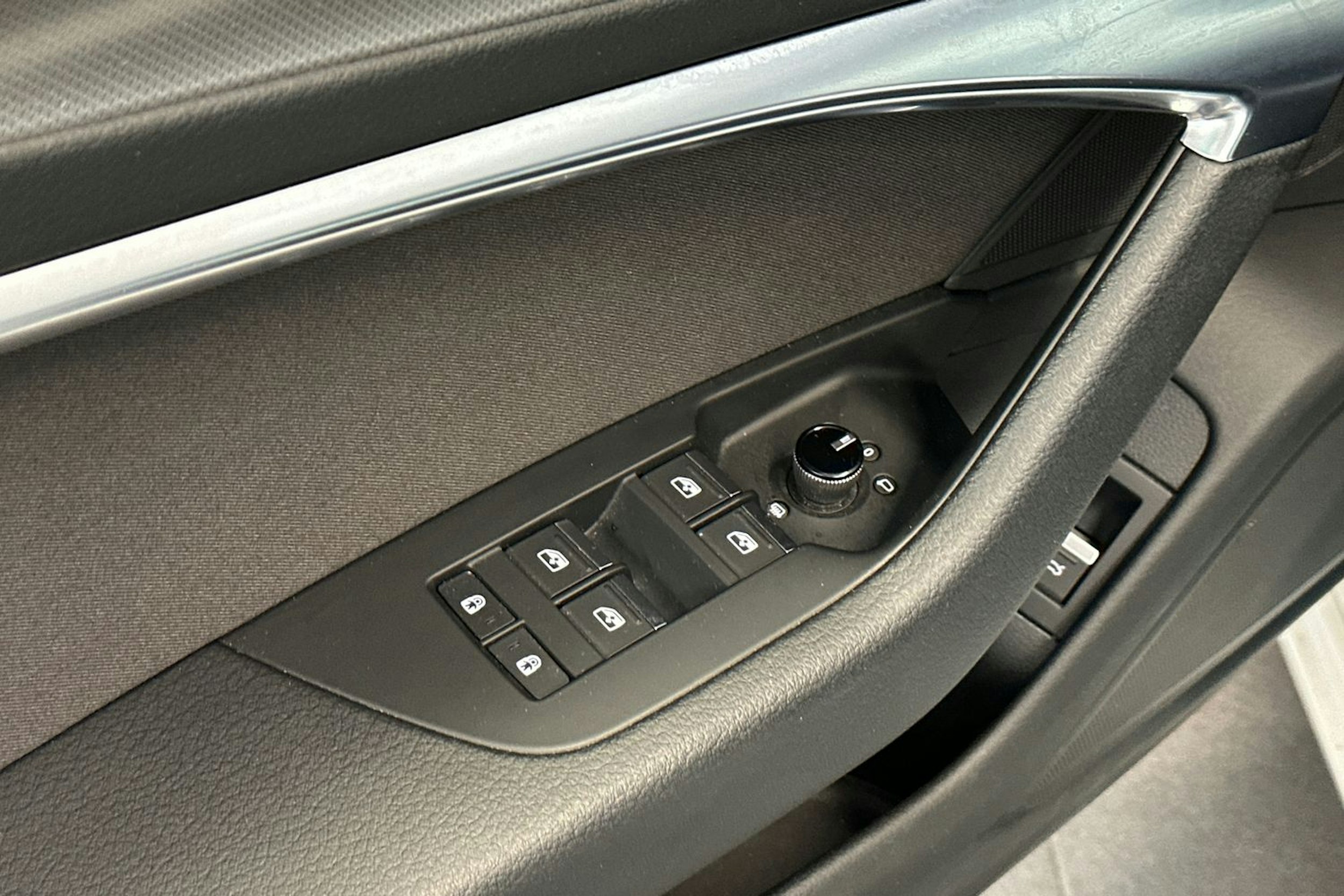 valkoinen Audi A6 2019 kuva 17.