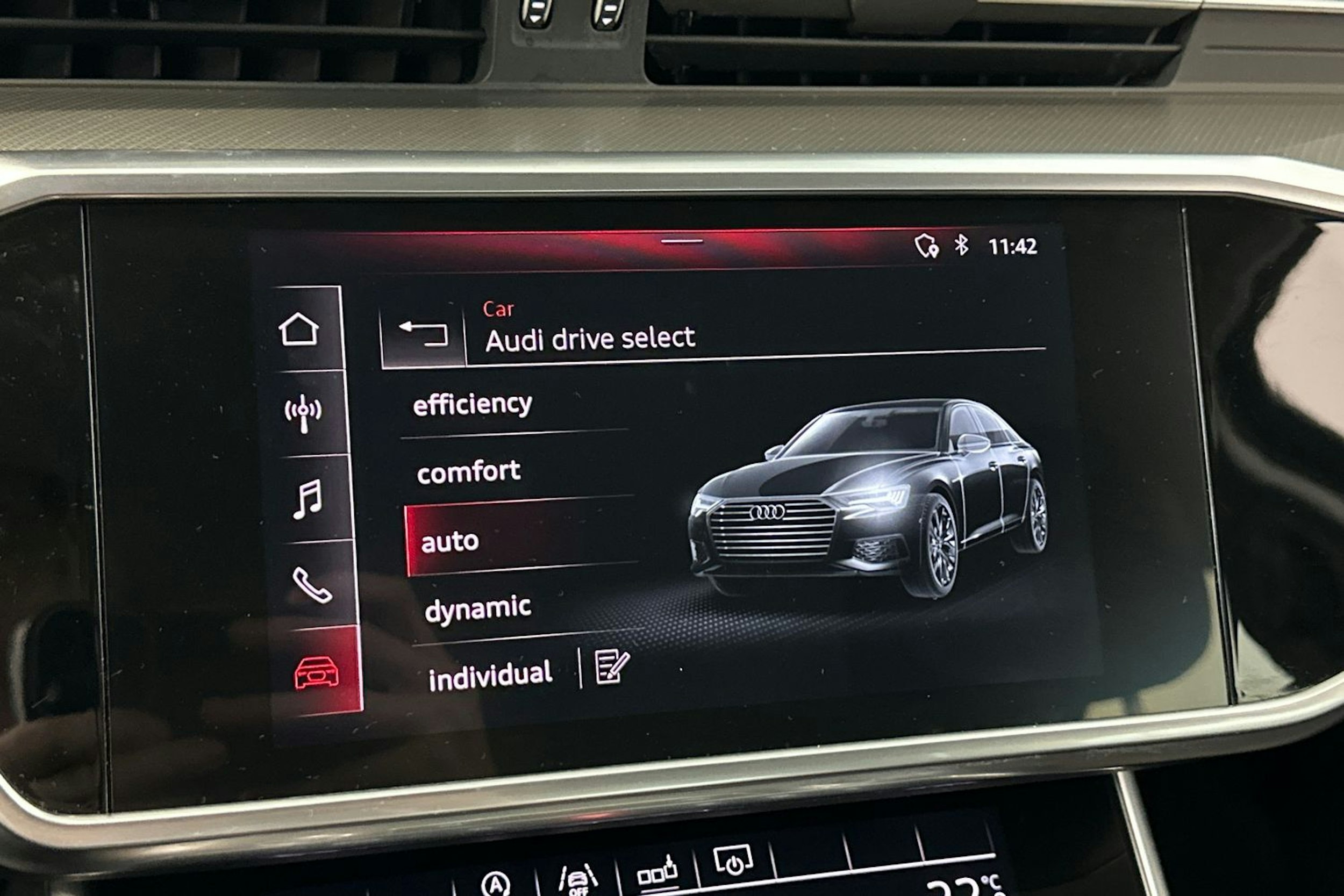 valkoinen Audi A6 2019 kuva 26.