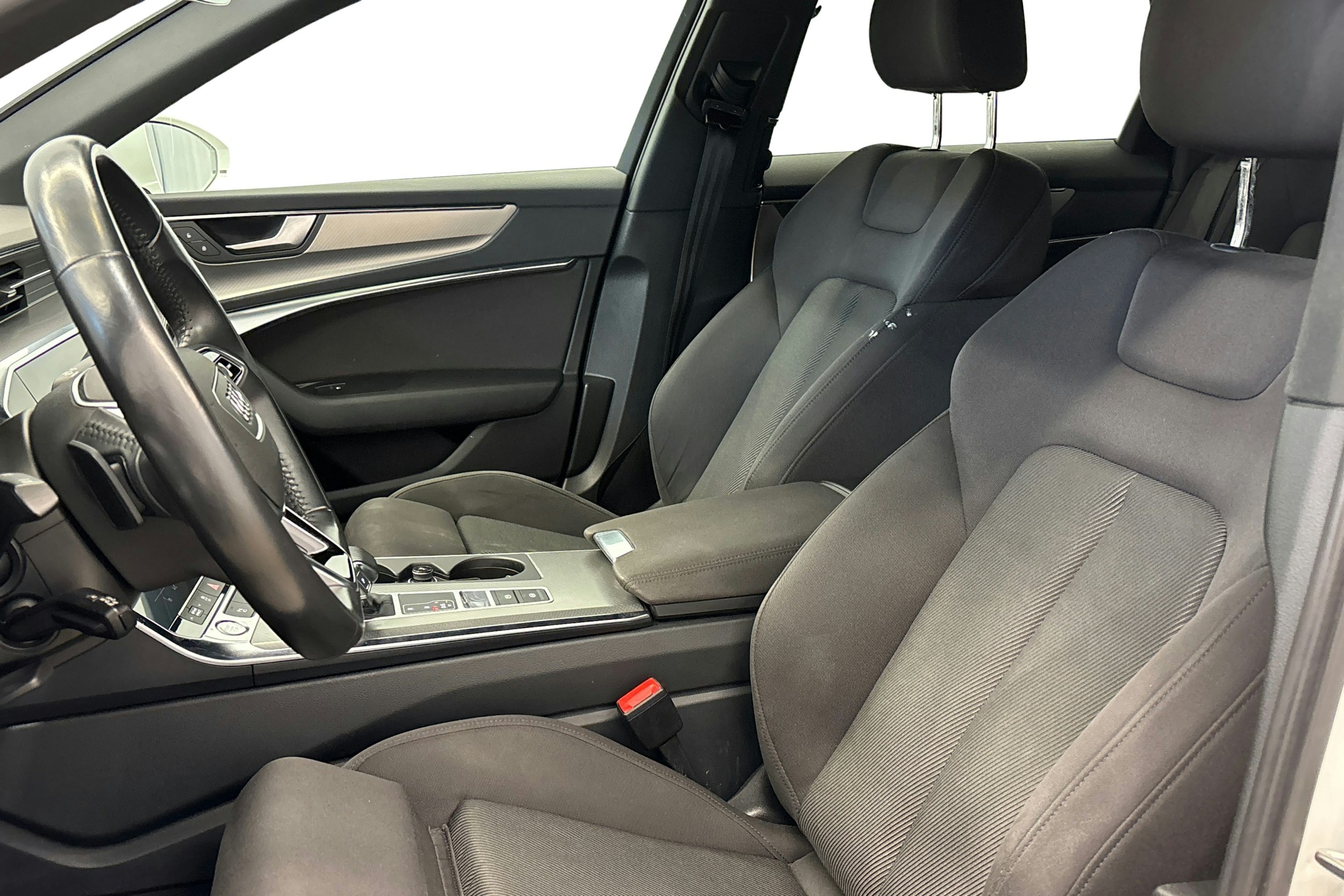 valkoinen Audi A6 2019 kuva 7.
