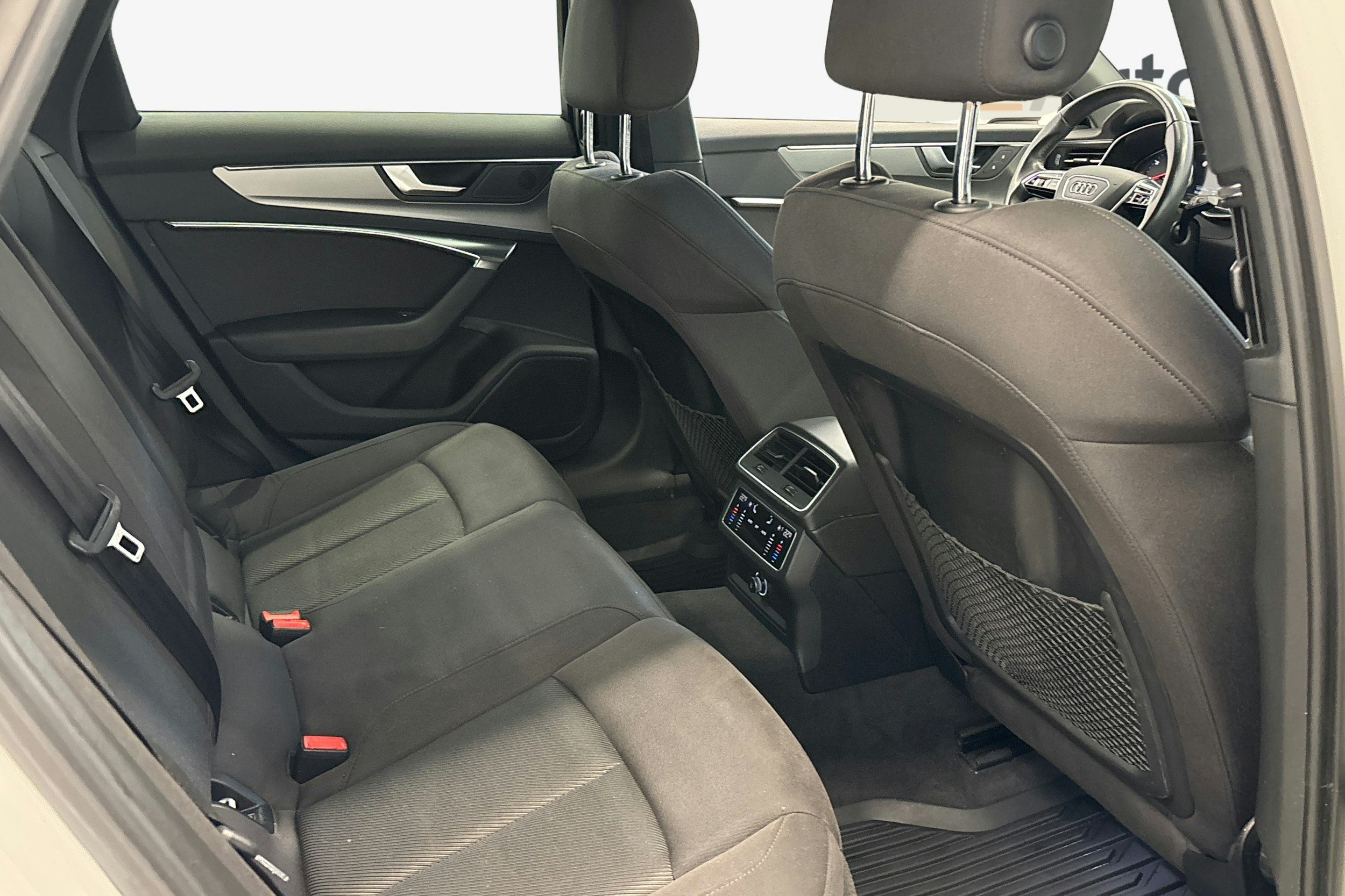 valkoinen Audi A6 2019 kuva 9.