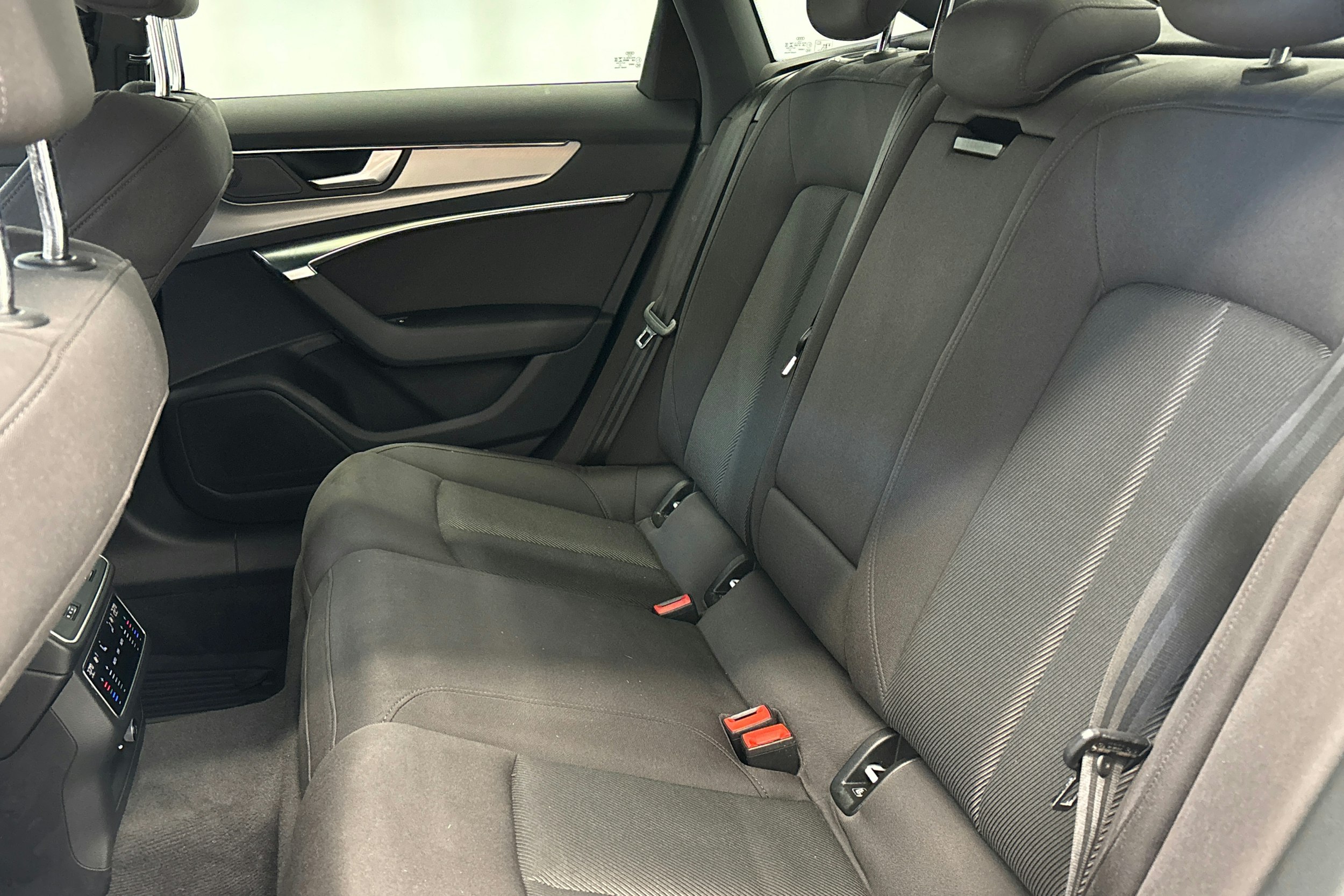 valkoinen Audi A6 2019 kuva 10.