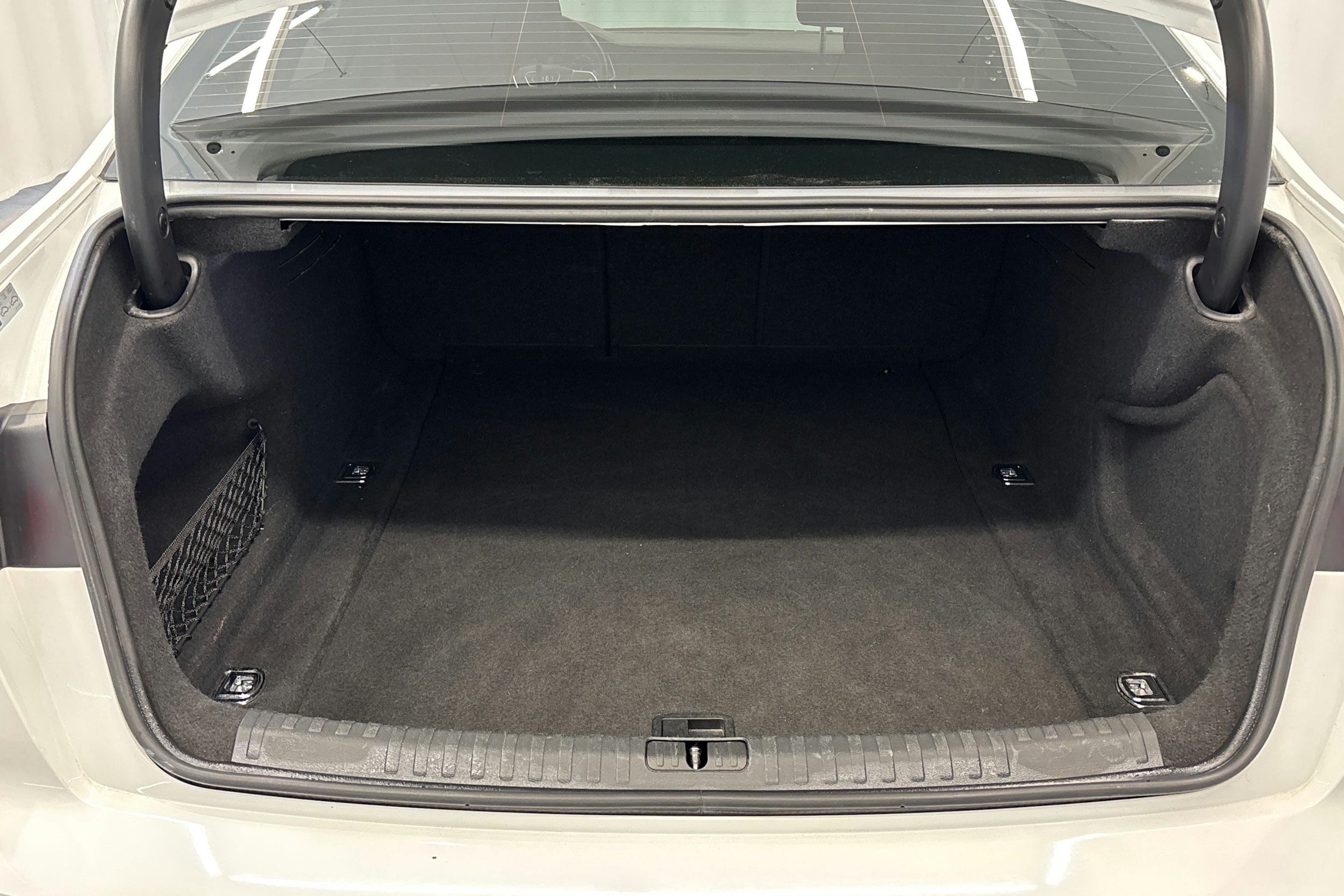 valkoinen Audi A6 2019 kuva 11.