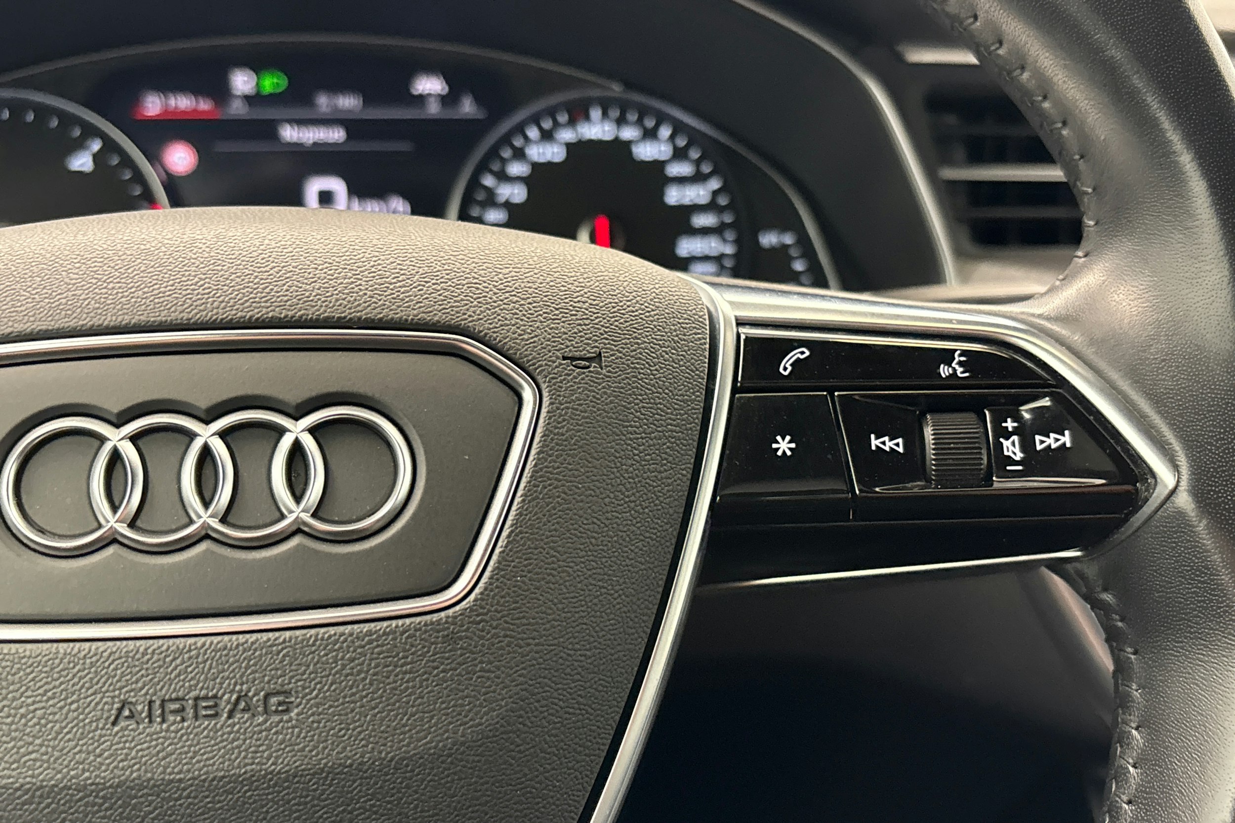 valkoinen Audi A6 2019 kuva 15.