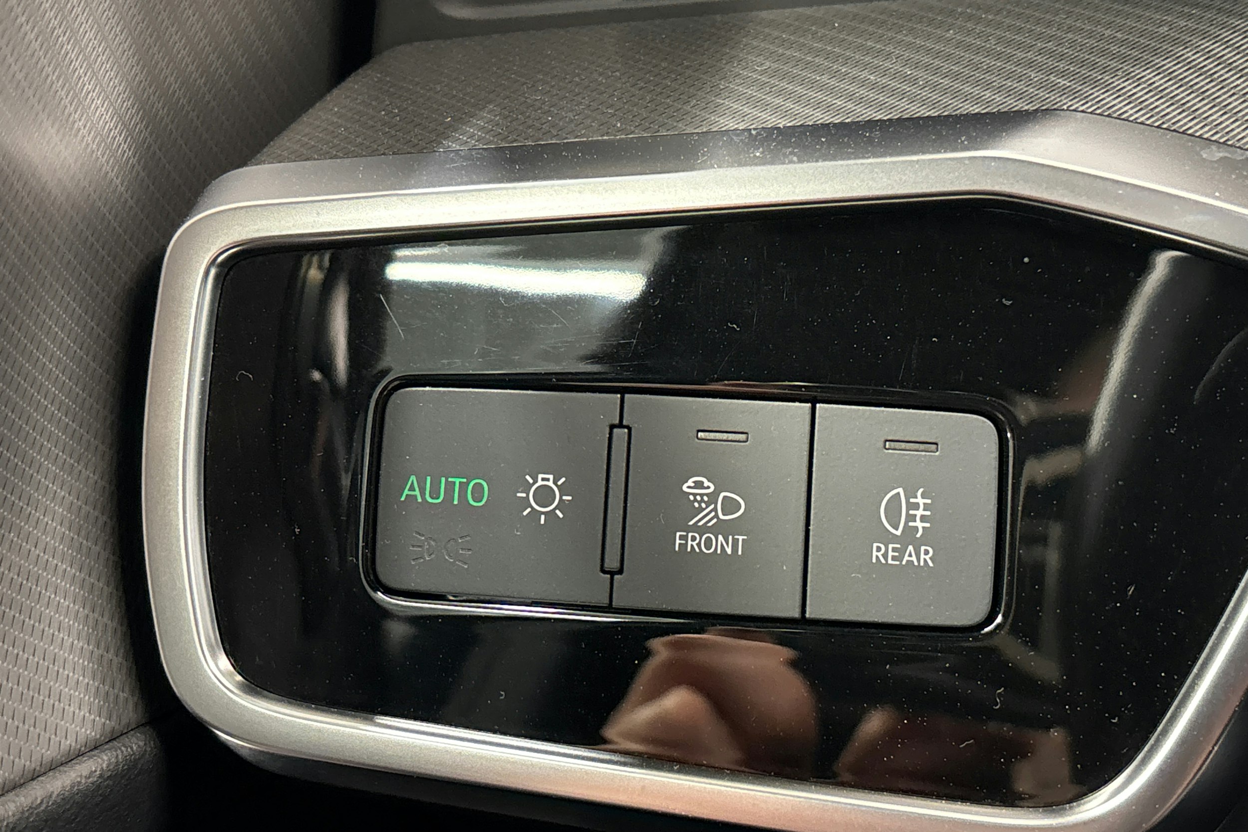 valkoinen Audi A6 2019 kuva 29.