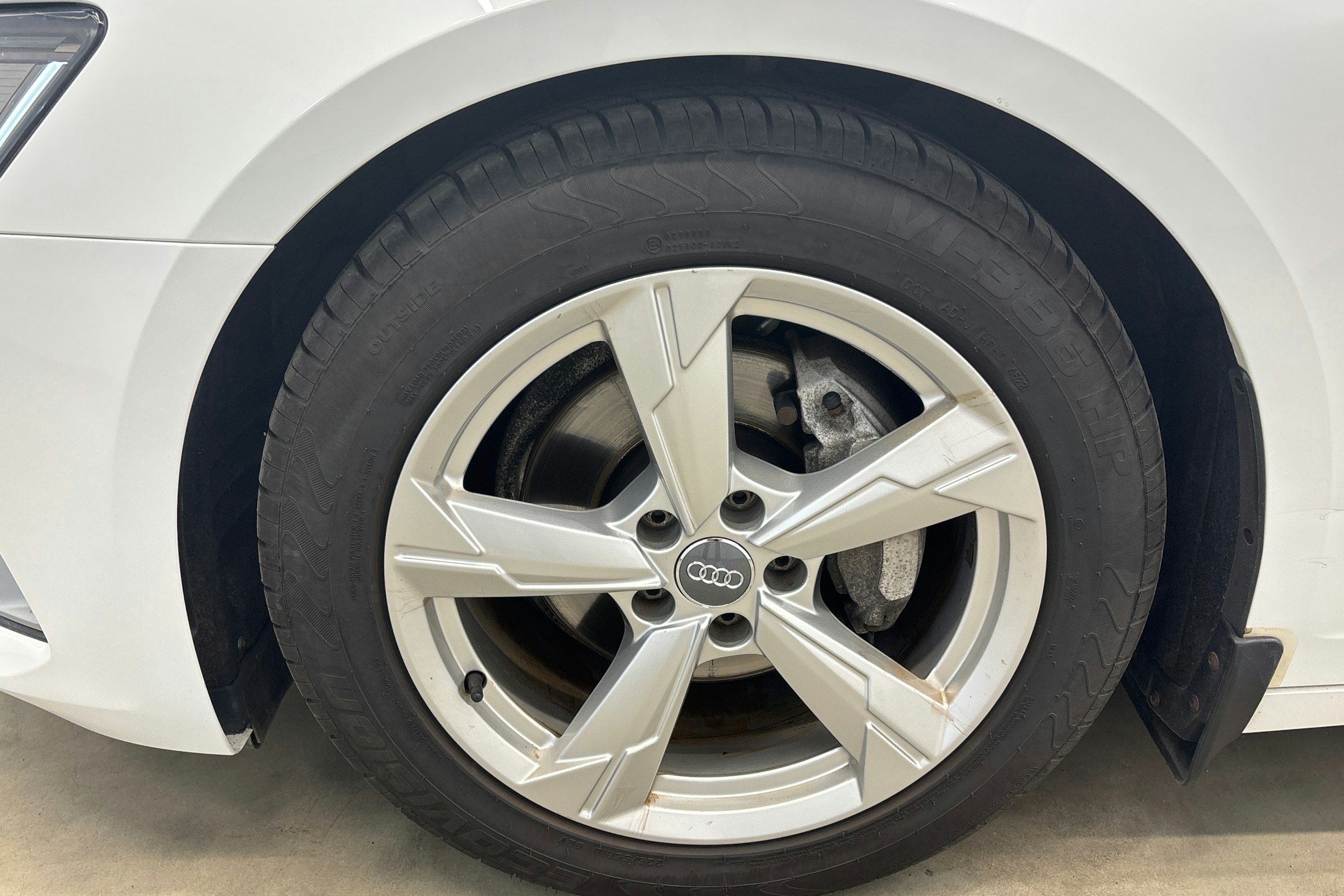 valkoinen Audi A6 2019 kuva 35.