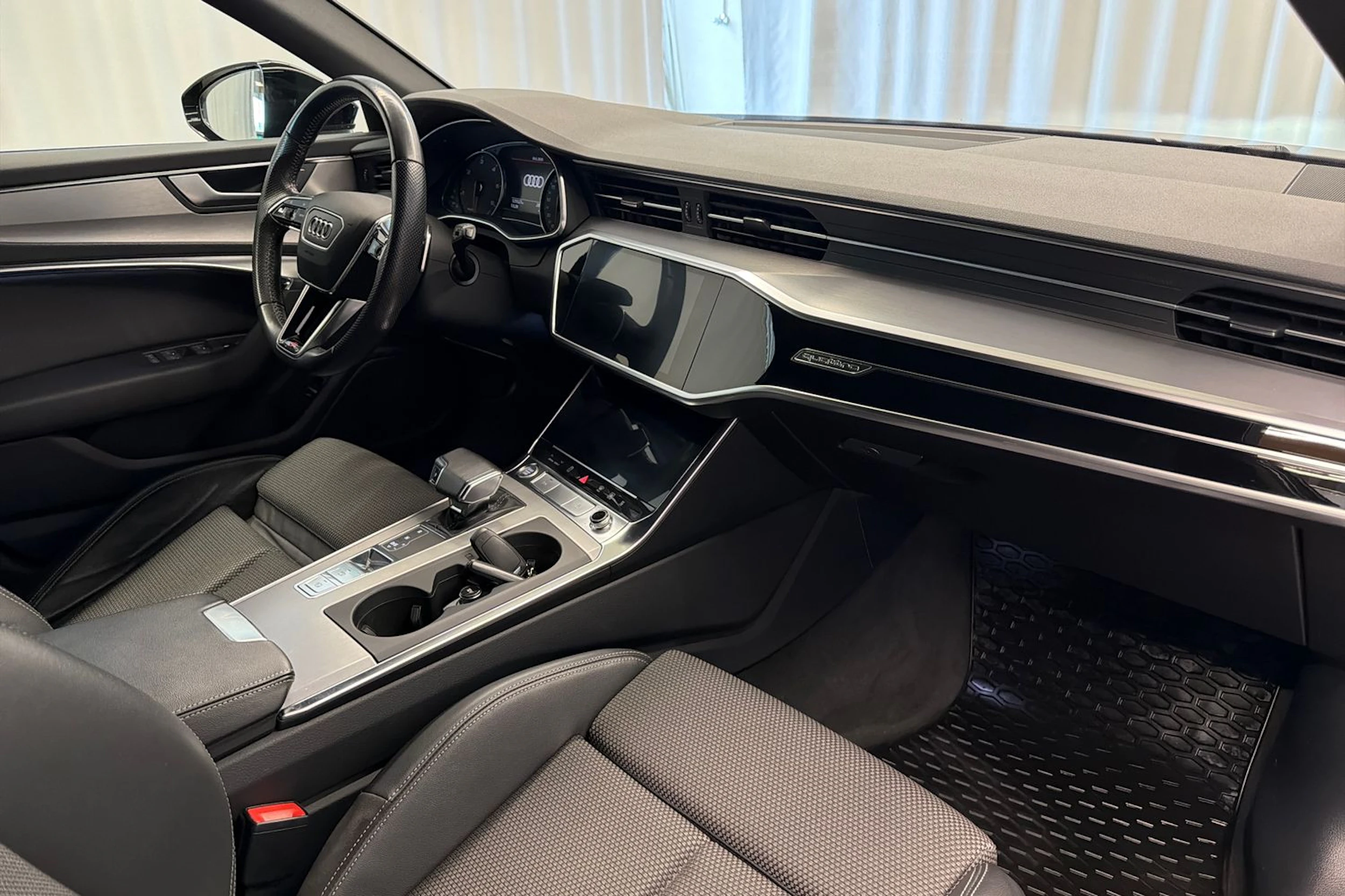 musta Audi A6 2019 kuva 16.